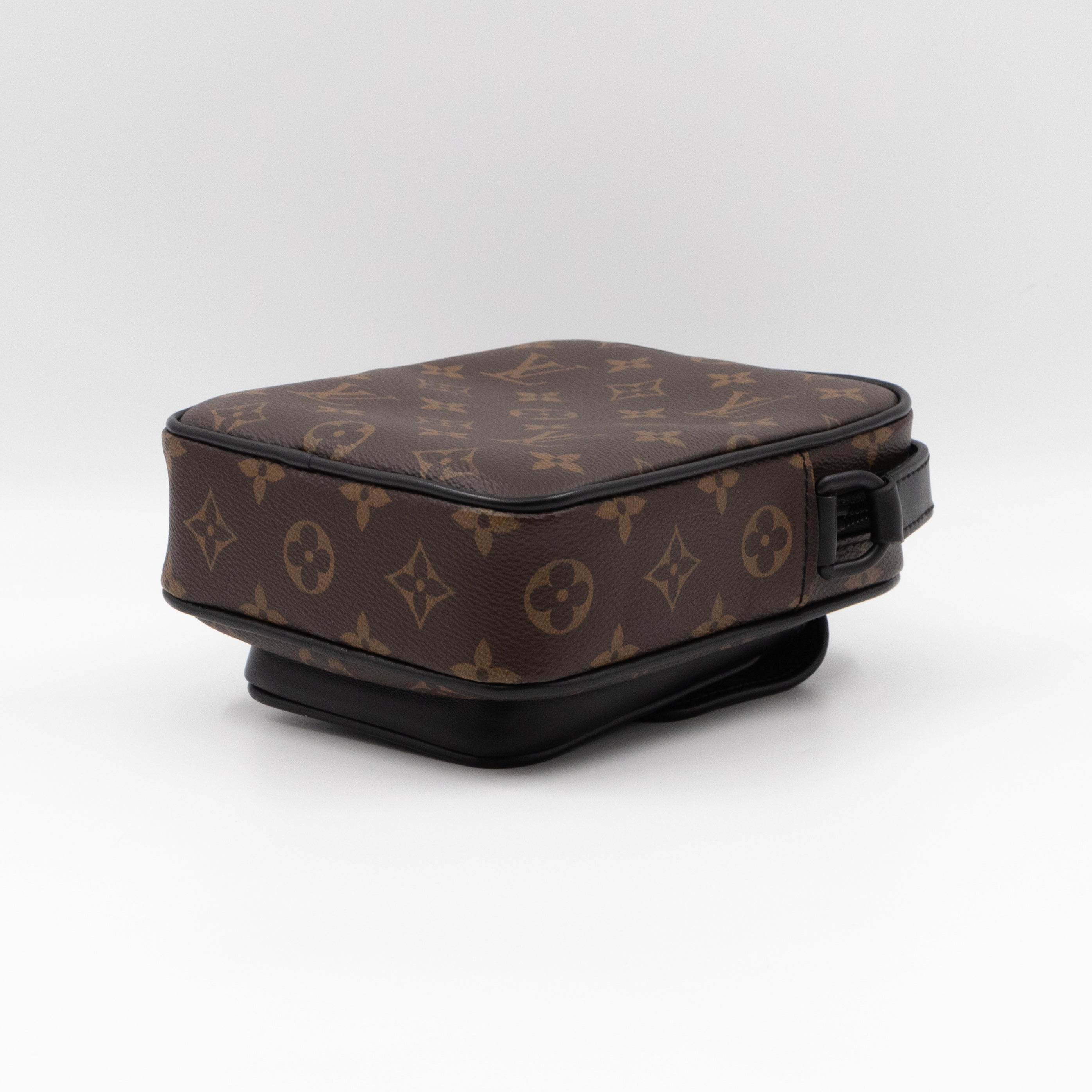 Christopher Wearable Wallet Monogram Black