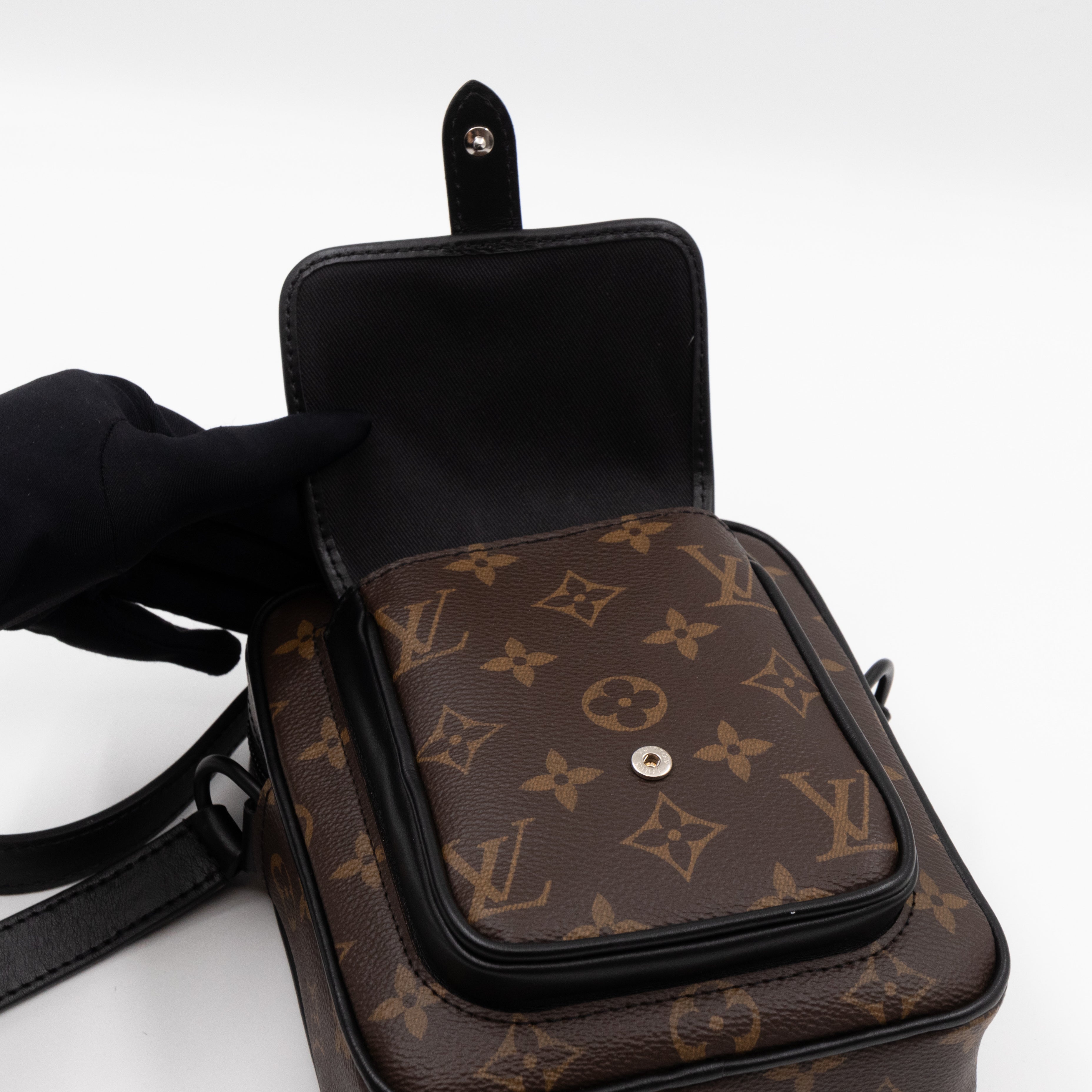 Christopher Wearable Wallet Monogram Black