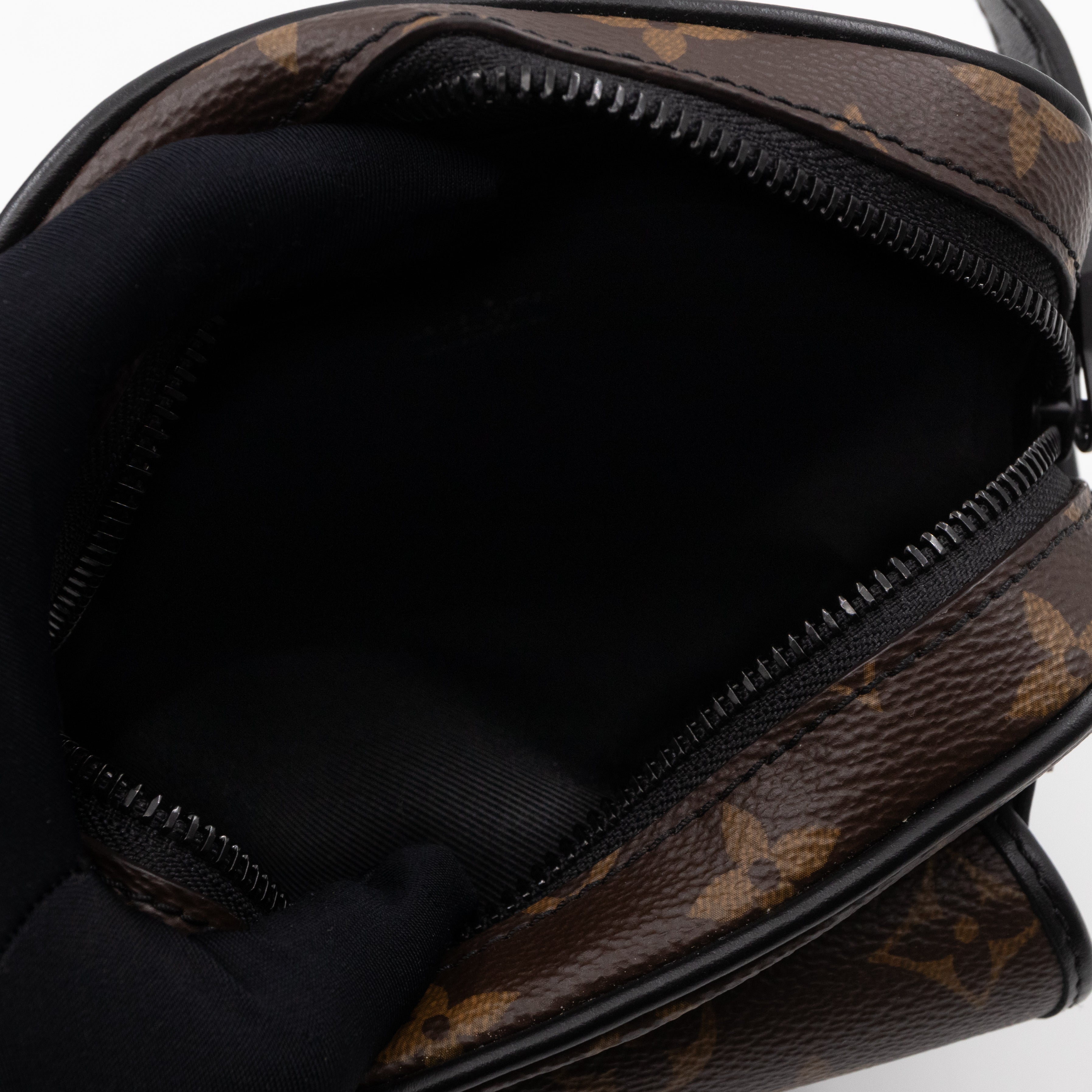 Christopher Wearable Wallet Monogram Black