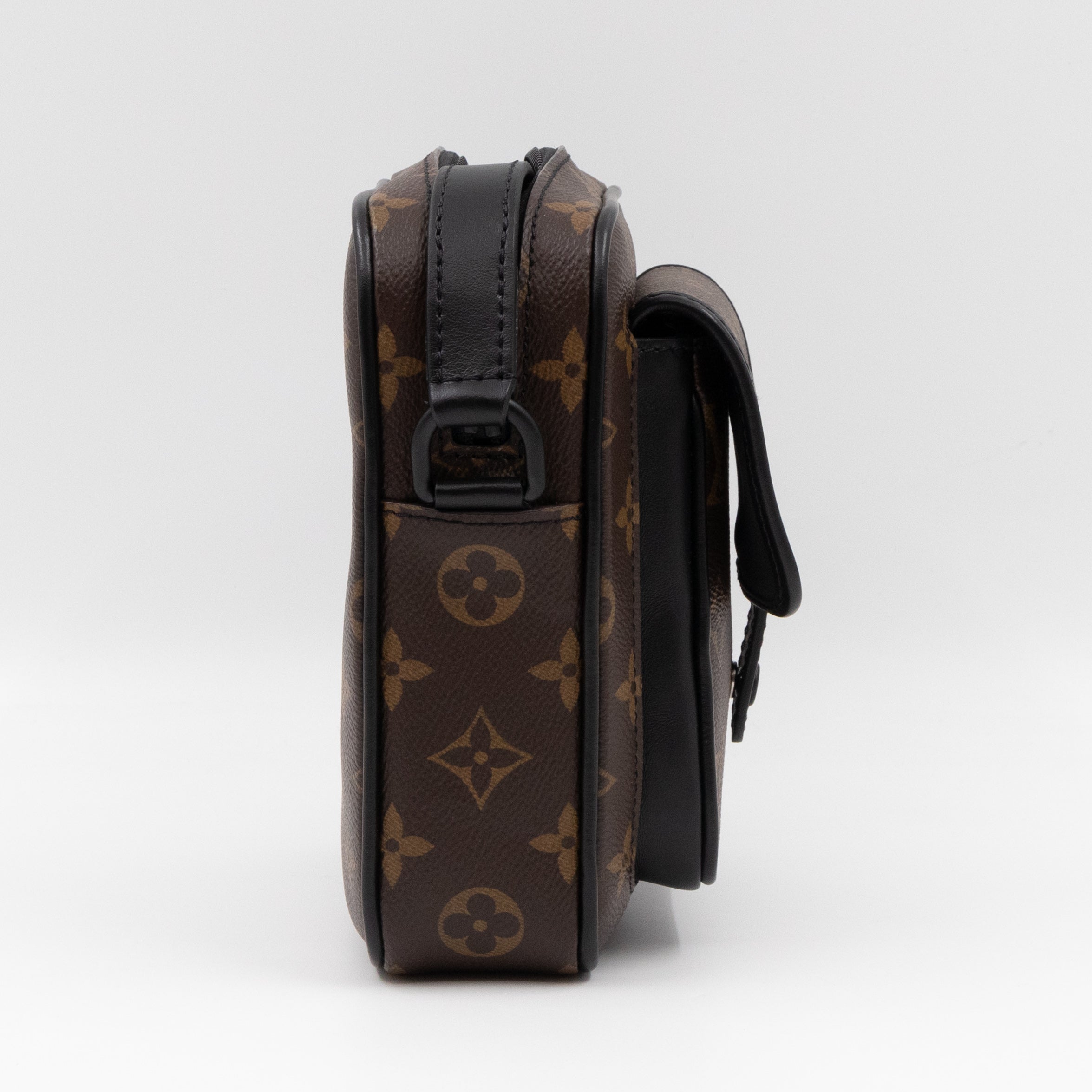 Christopher Wearable Wallet Monogram Black