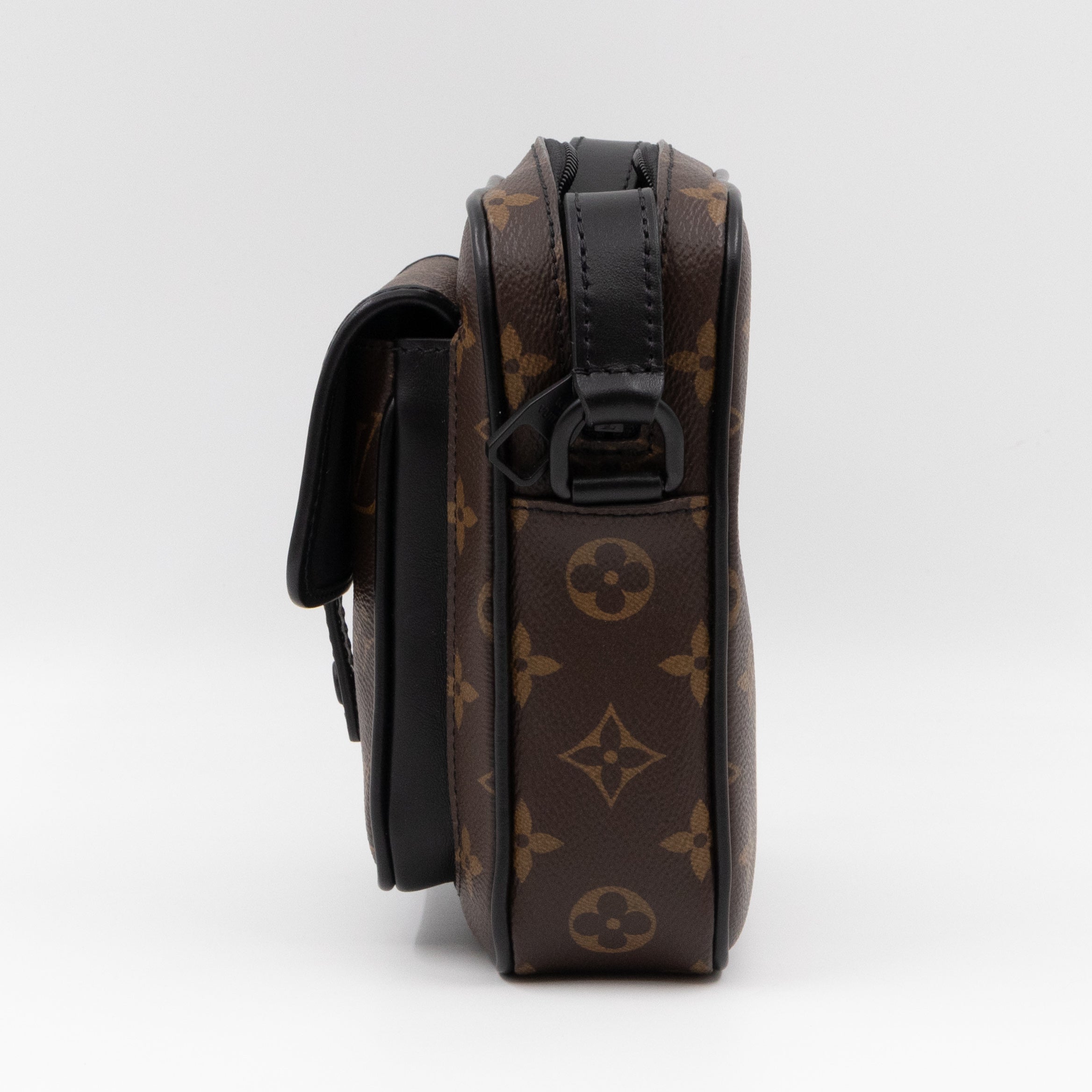 Christopher Wearable Wallet Monogram Black