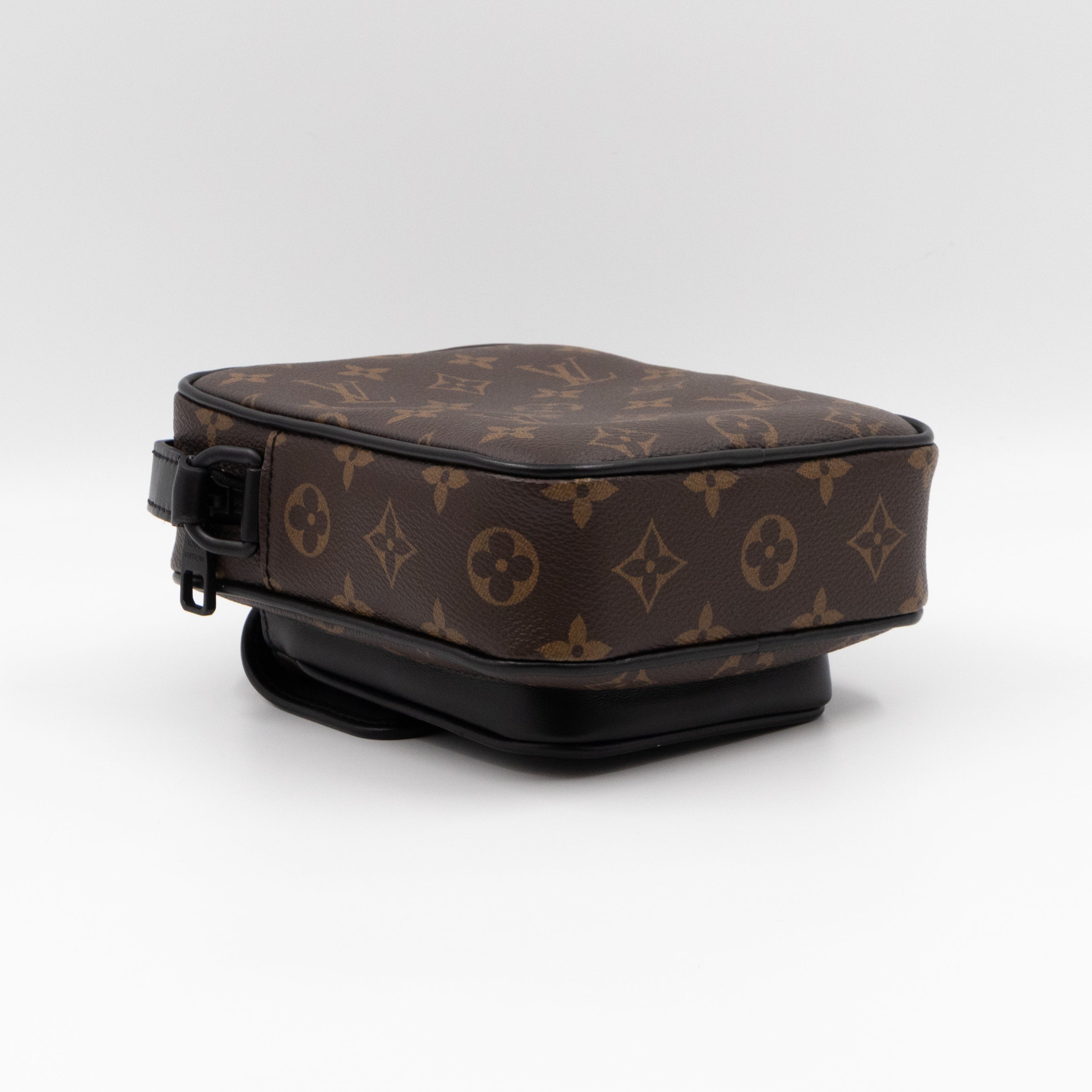 Christopher Wearable Wallet Monogram Black