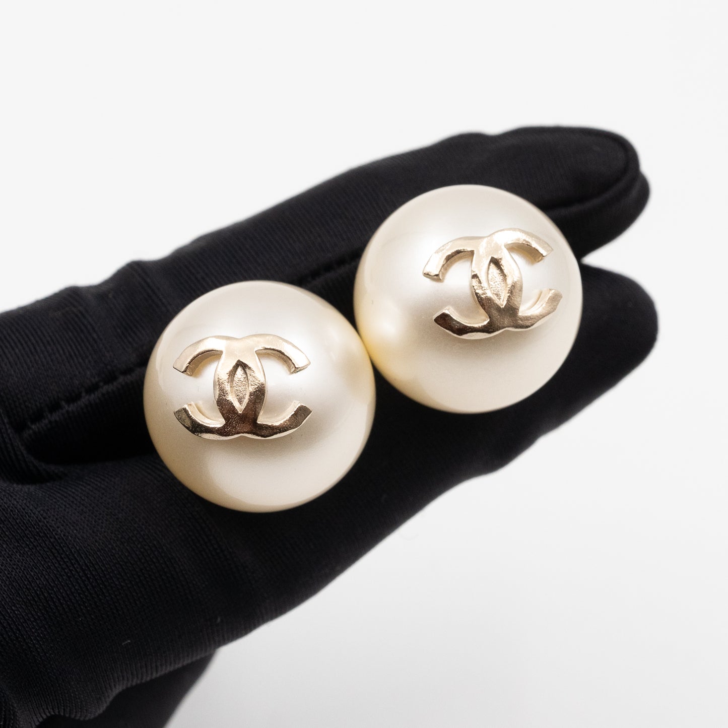 Big Pearl Drop Earrings Light Gold