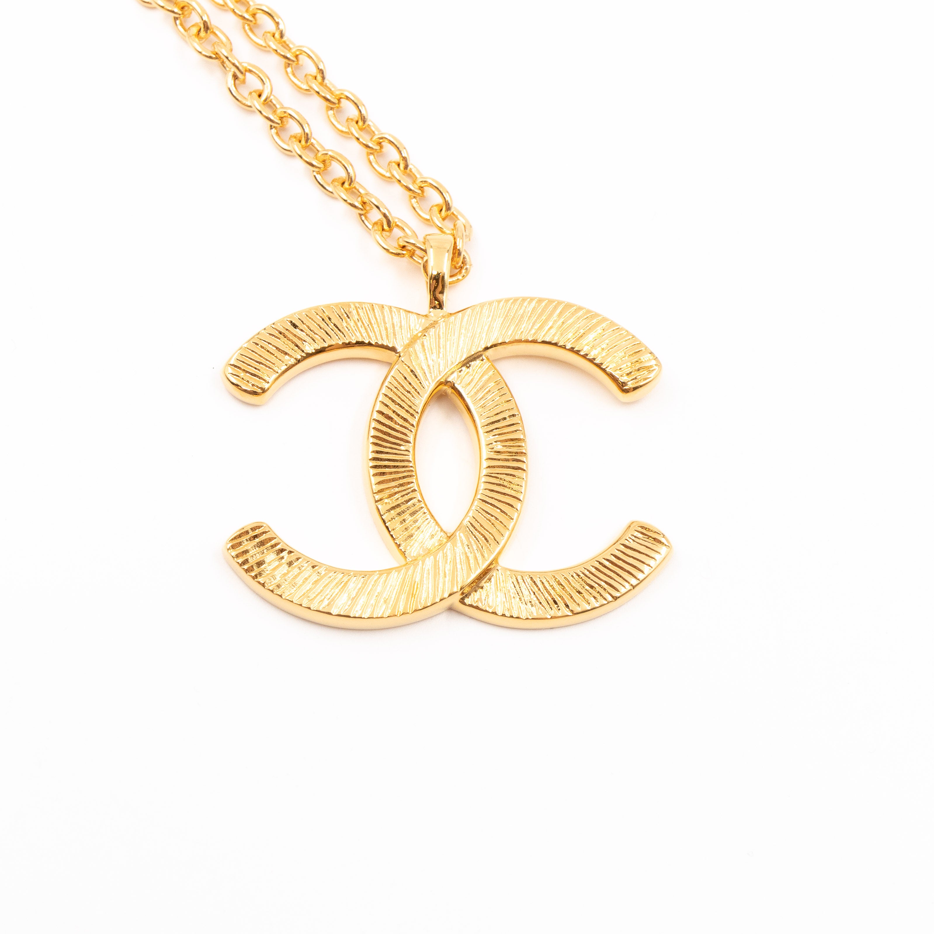Large CC Necklace Textured Gold