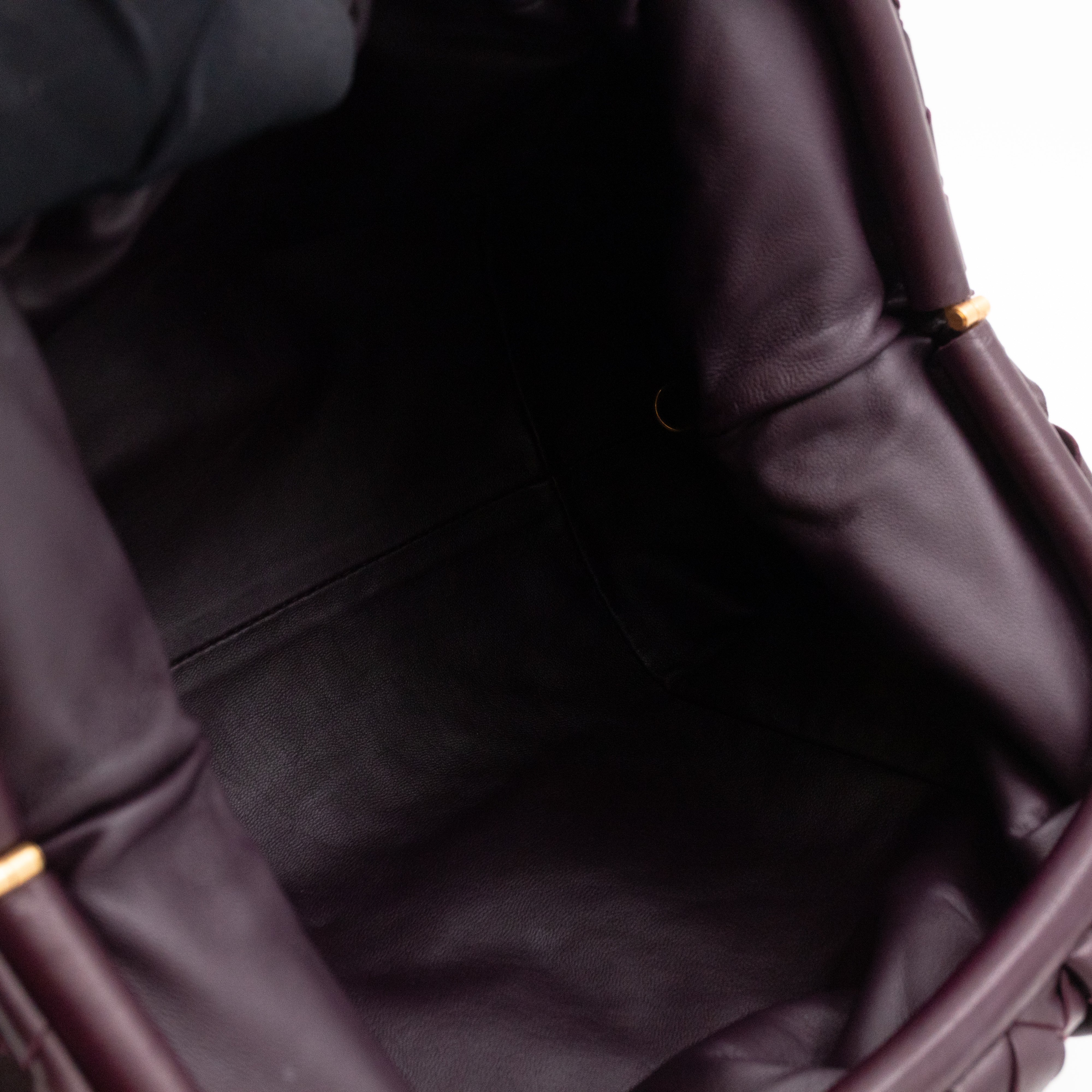 The Pouch Clutch Intrecciato Leather Purple