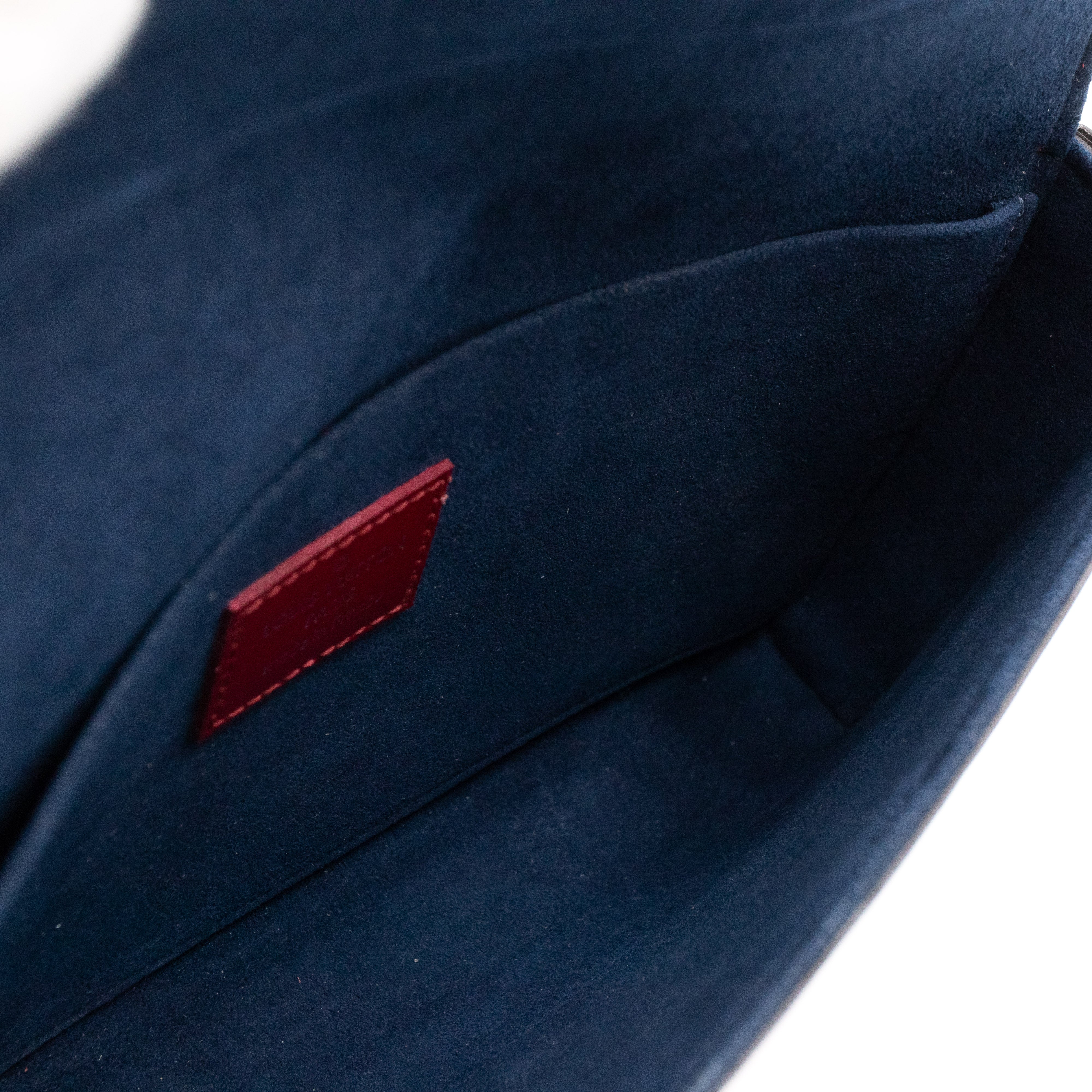 Pochette Felicie Epi Leather Fuchsia