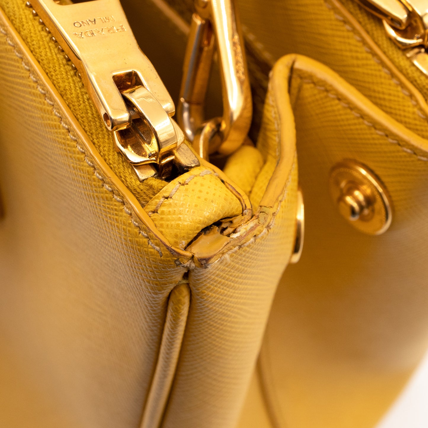 Galleria Medium Double Zip Yellow Saffiano