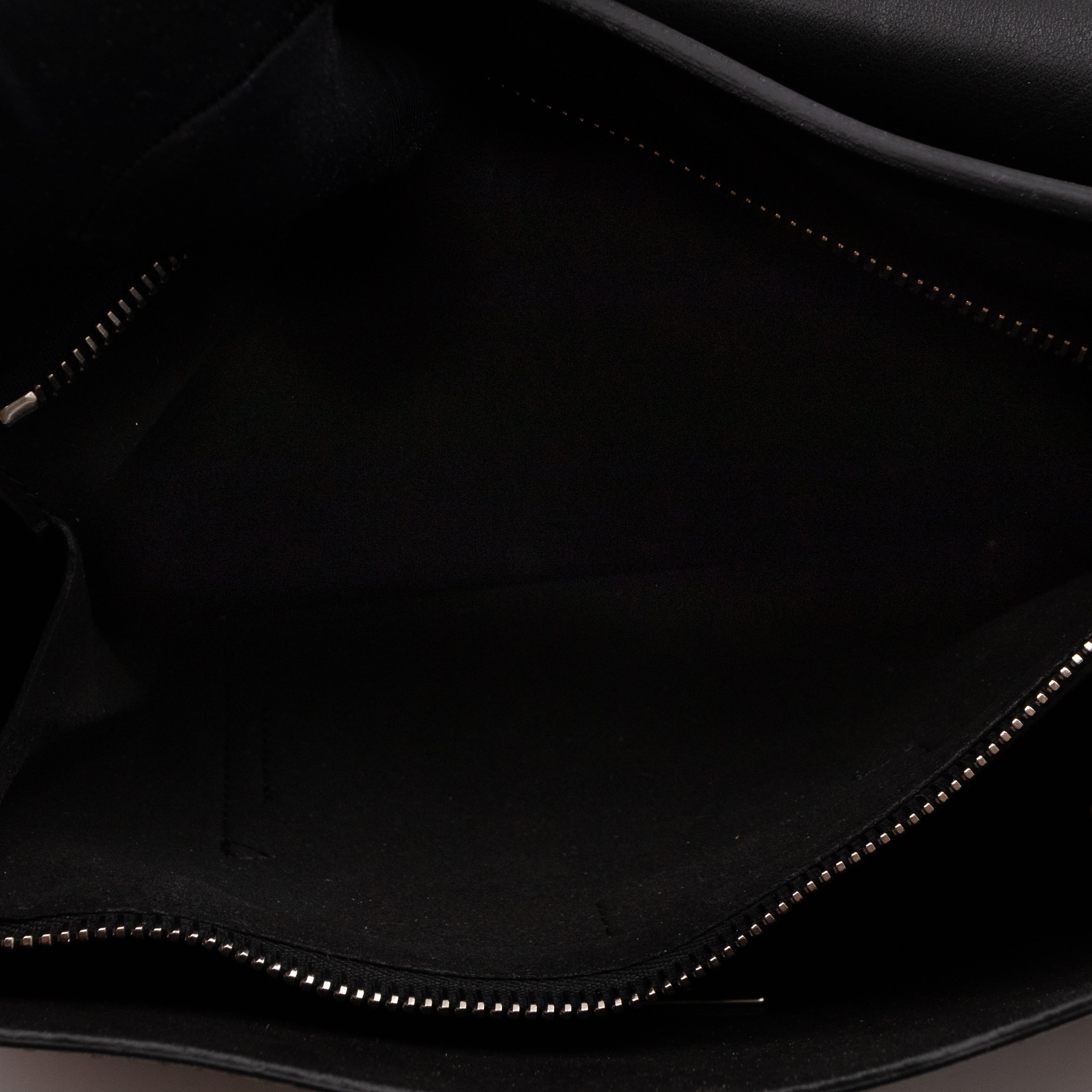 Shark Medium Bag Black Leather Red Frame