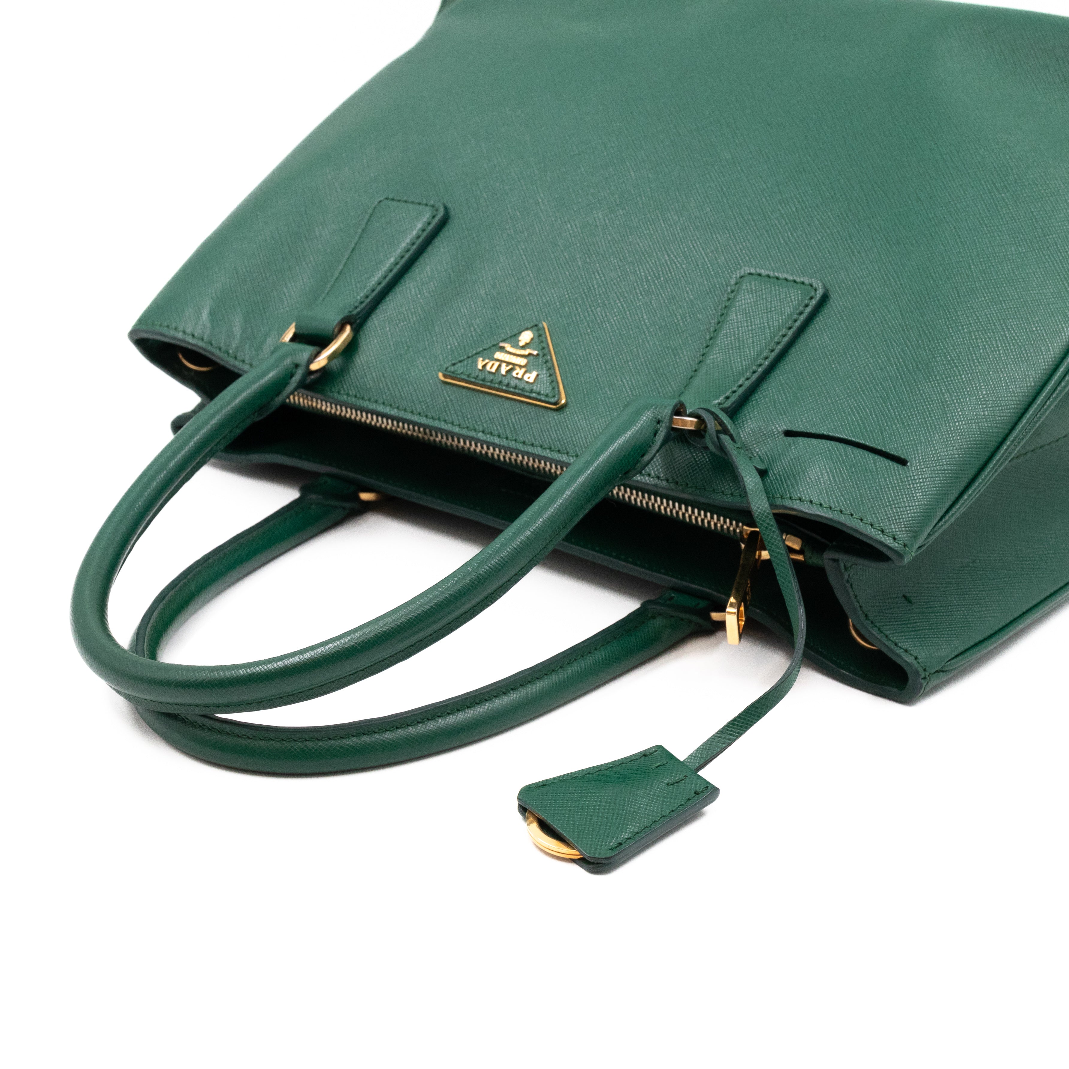 Galleria Medium Single Zip Green Saffiano