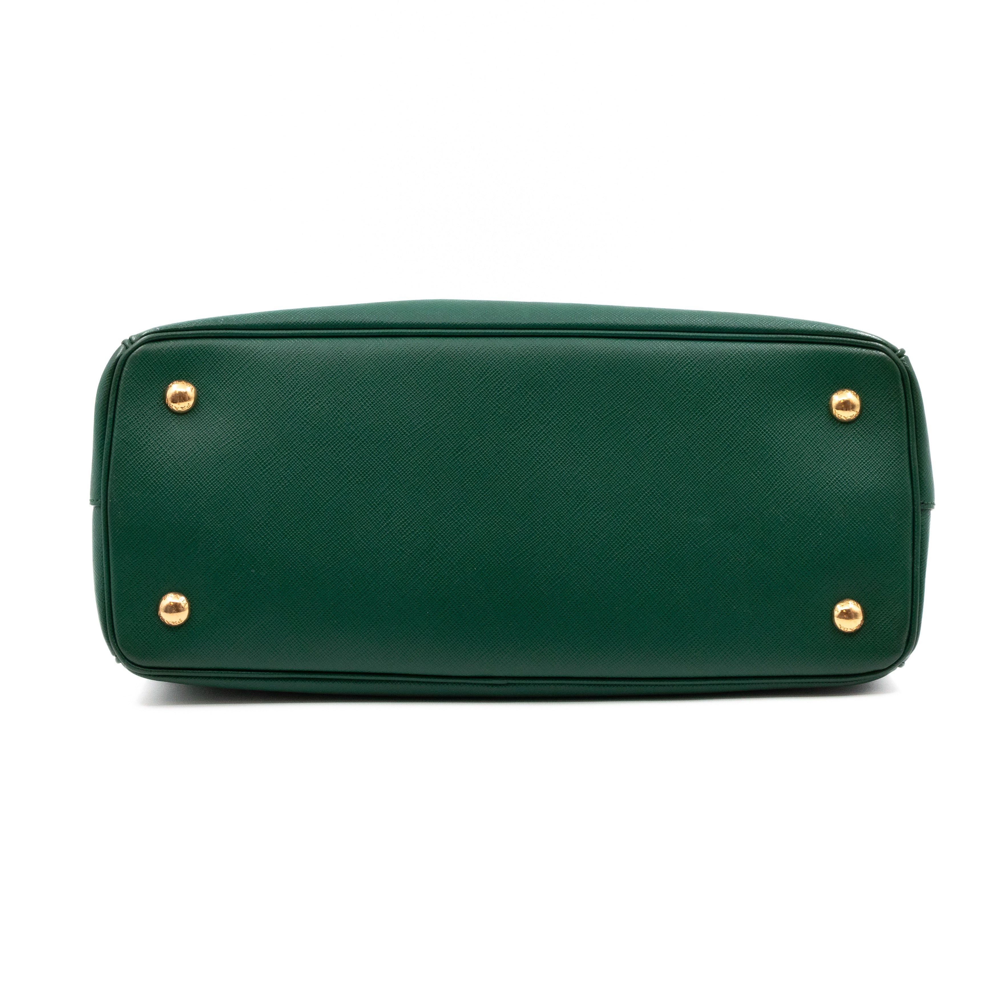 Galleria Medium Single Zip Green Saffiano