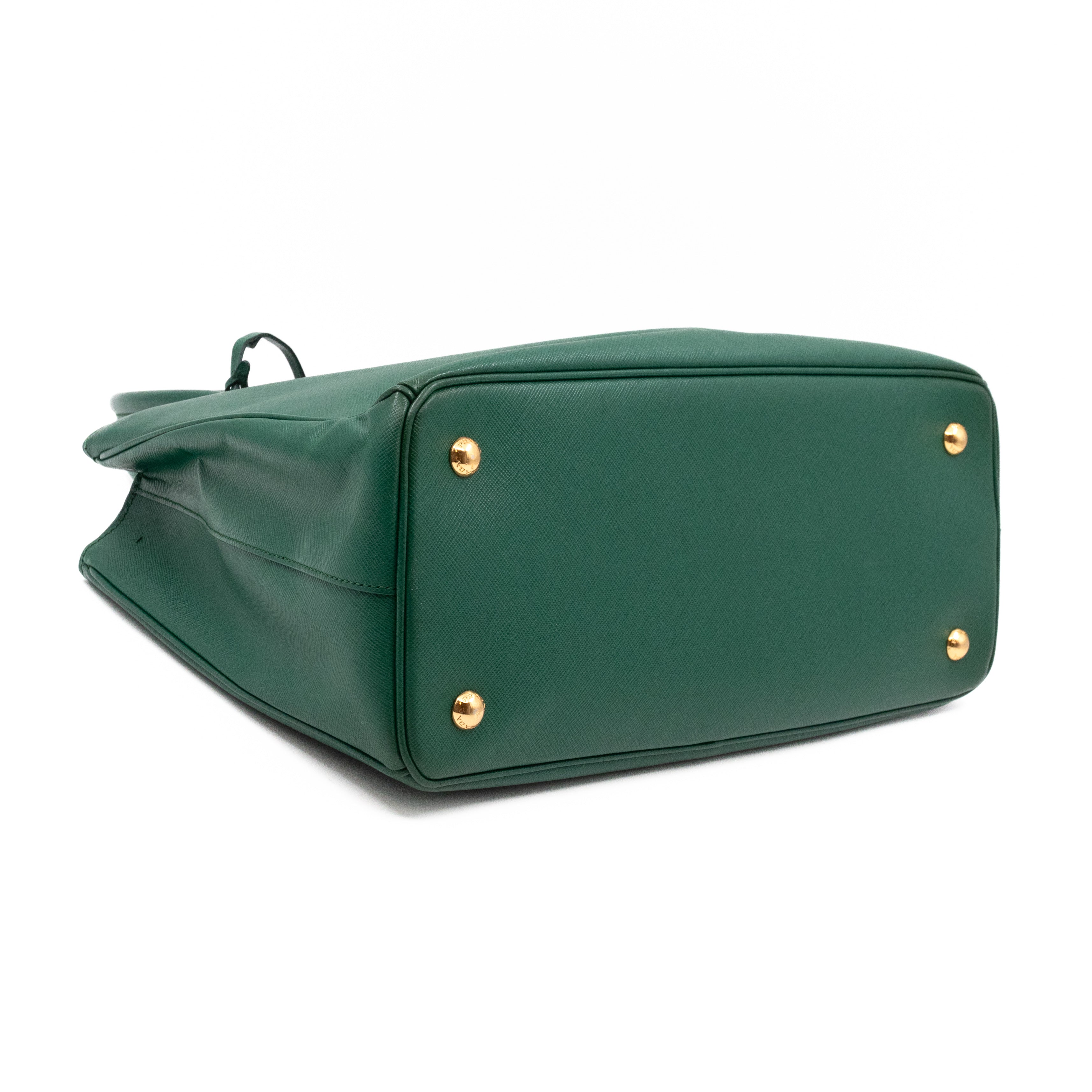 Galleria Medium Single Zip Green Saffiano