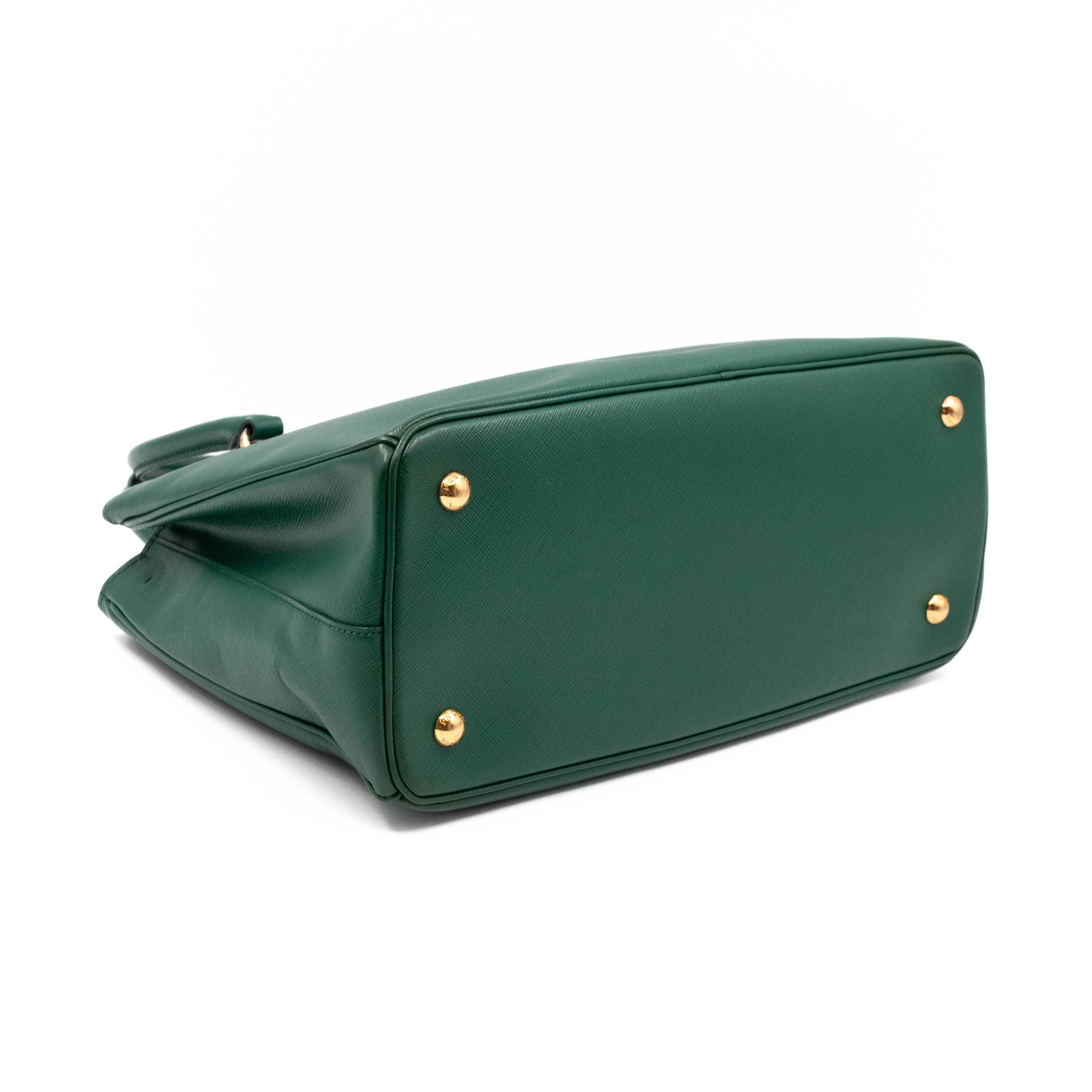 Galleria Medium Single Zip Green Saffiano