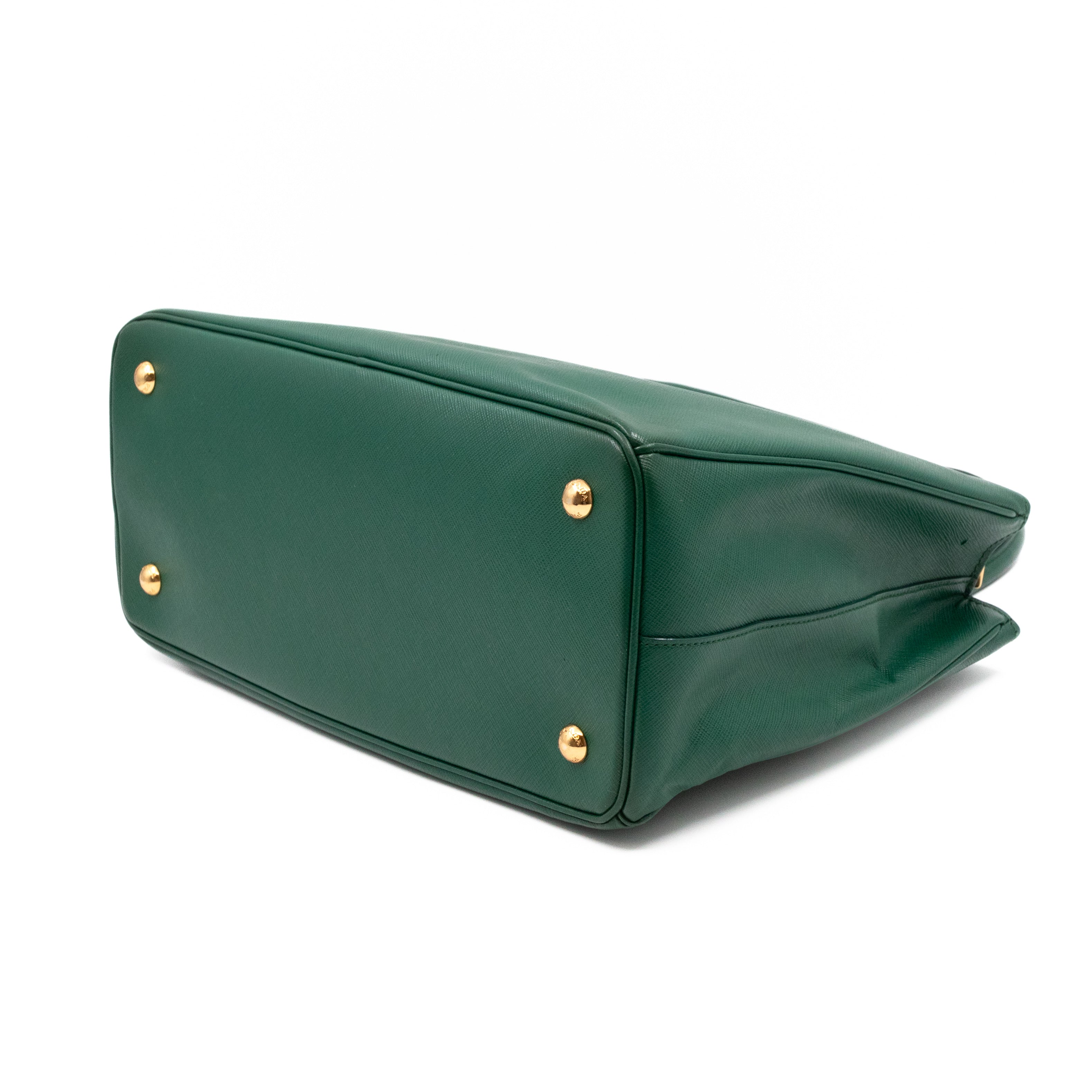 Galleria Medium Single Zip Green Saffiano