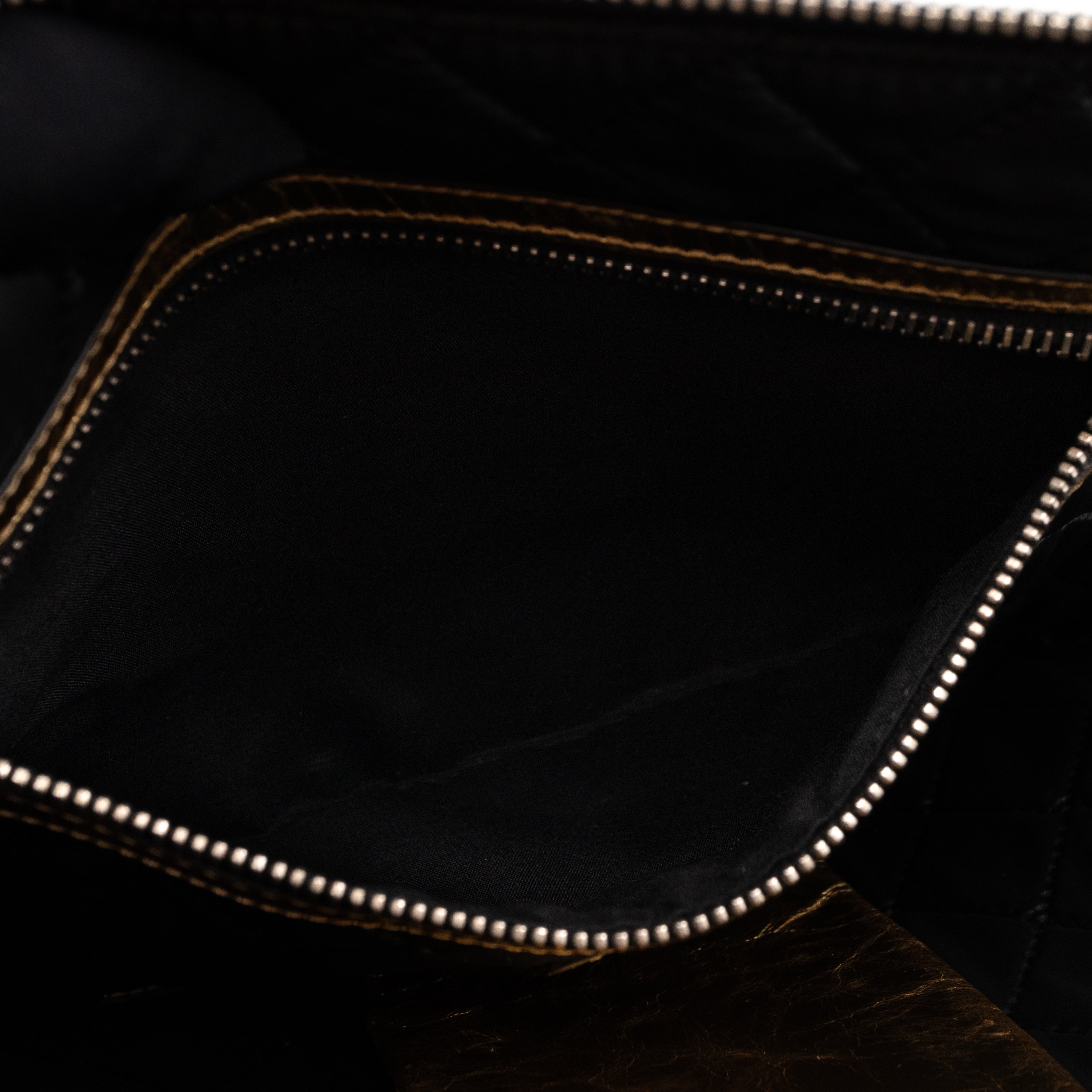 Je Ne Suis Pas En Solde Clutch Gold Metallic Leather