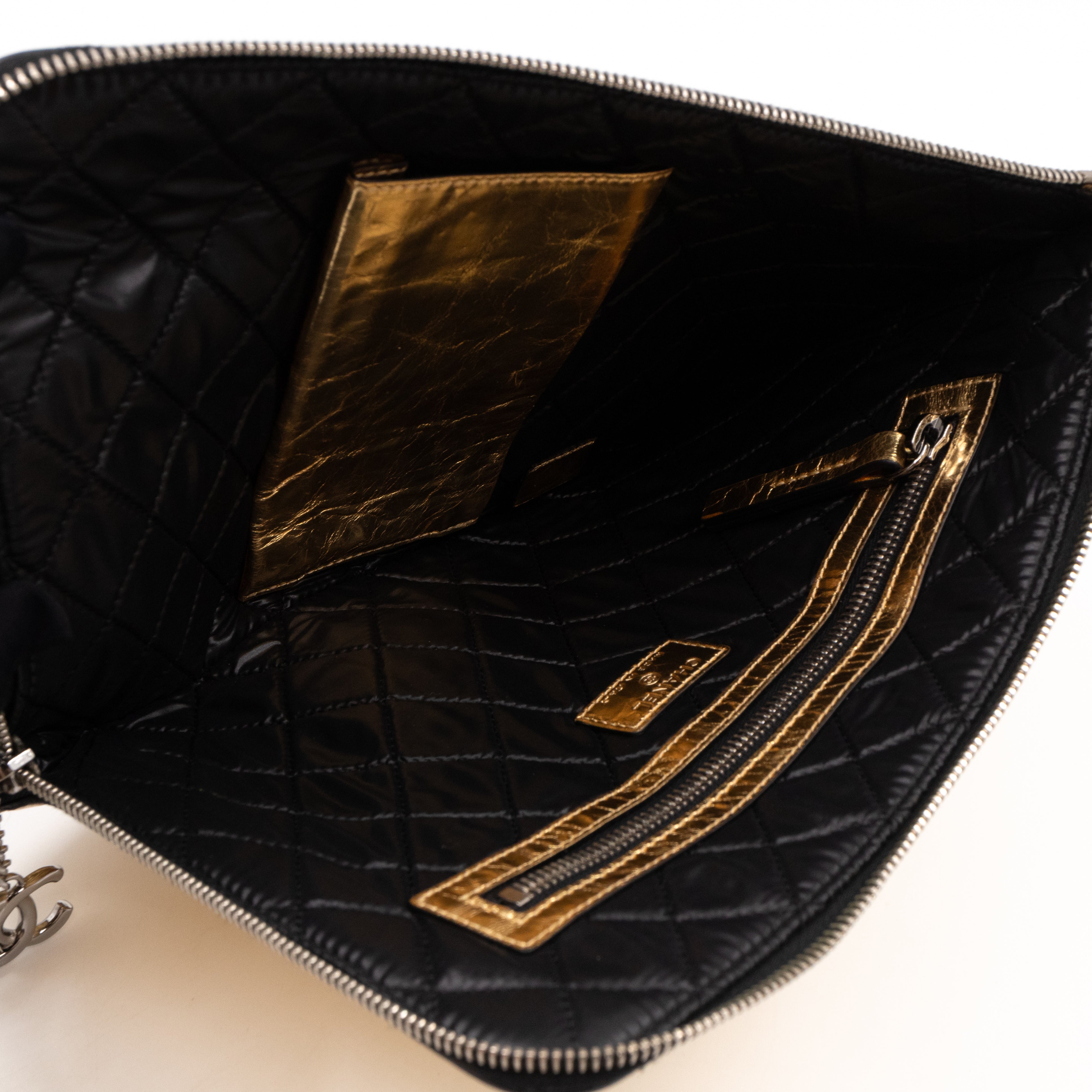 Je Ne Suis Pas En Solde Clutch Gold Metallic Leather