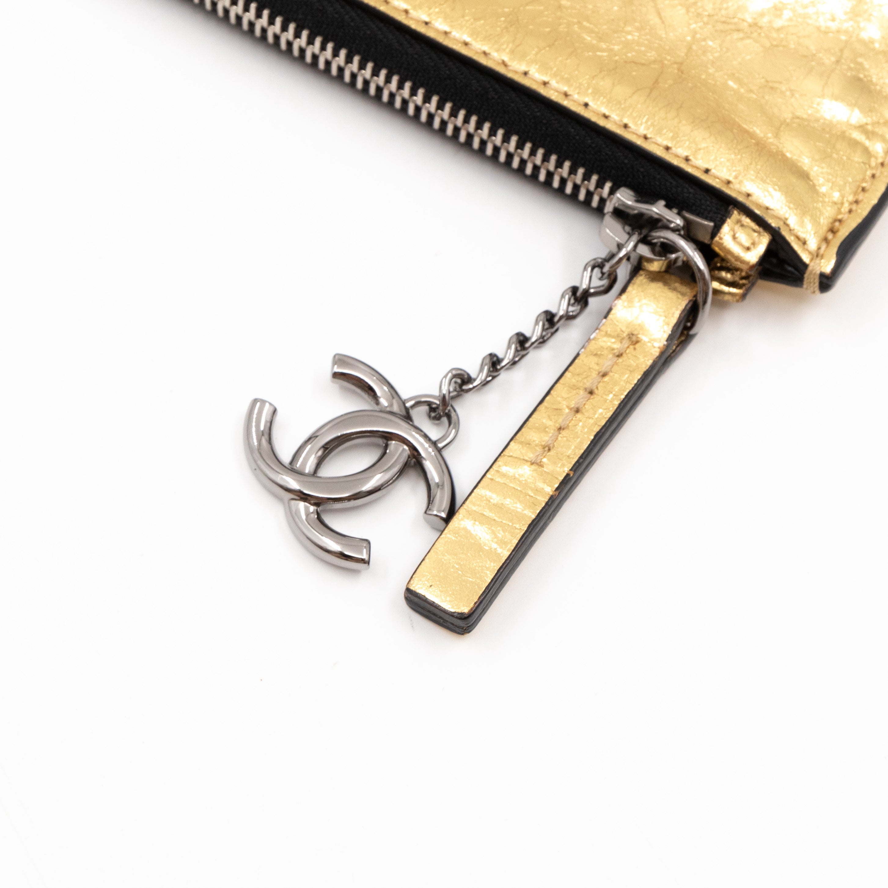 Je Ne Suis Pas En Solde Clutch Gold Metallic Leather