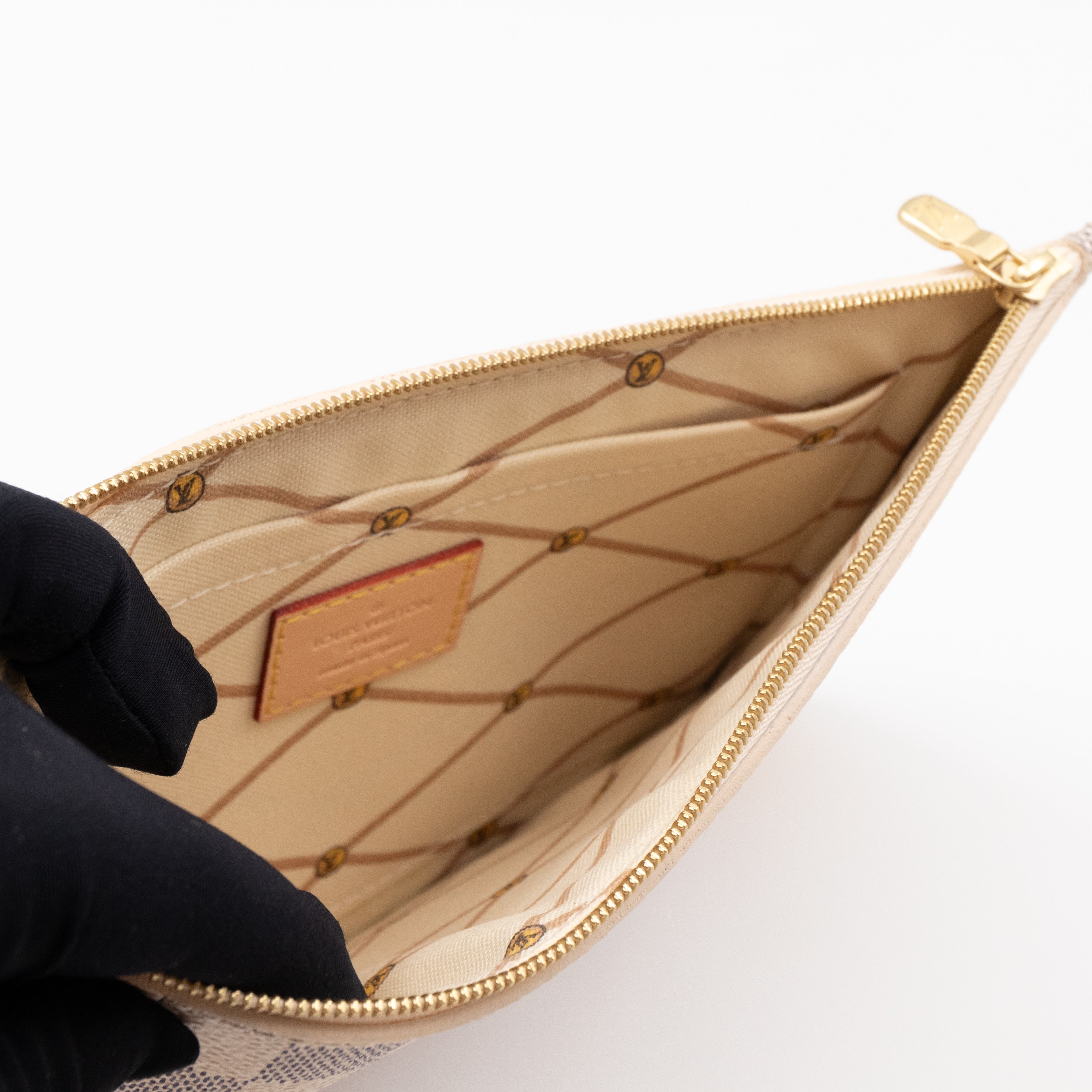 Neverfull Pochette Damier Azur Summer Trunk