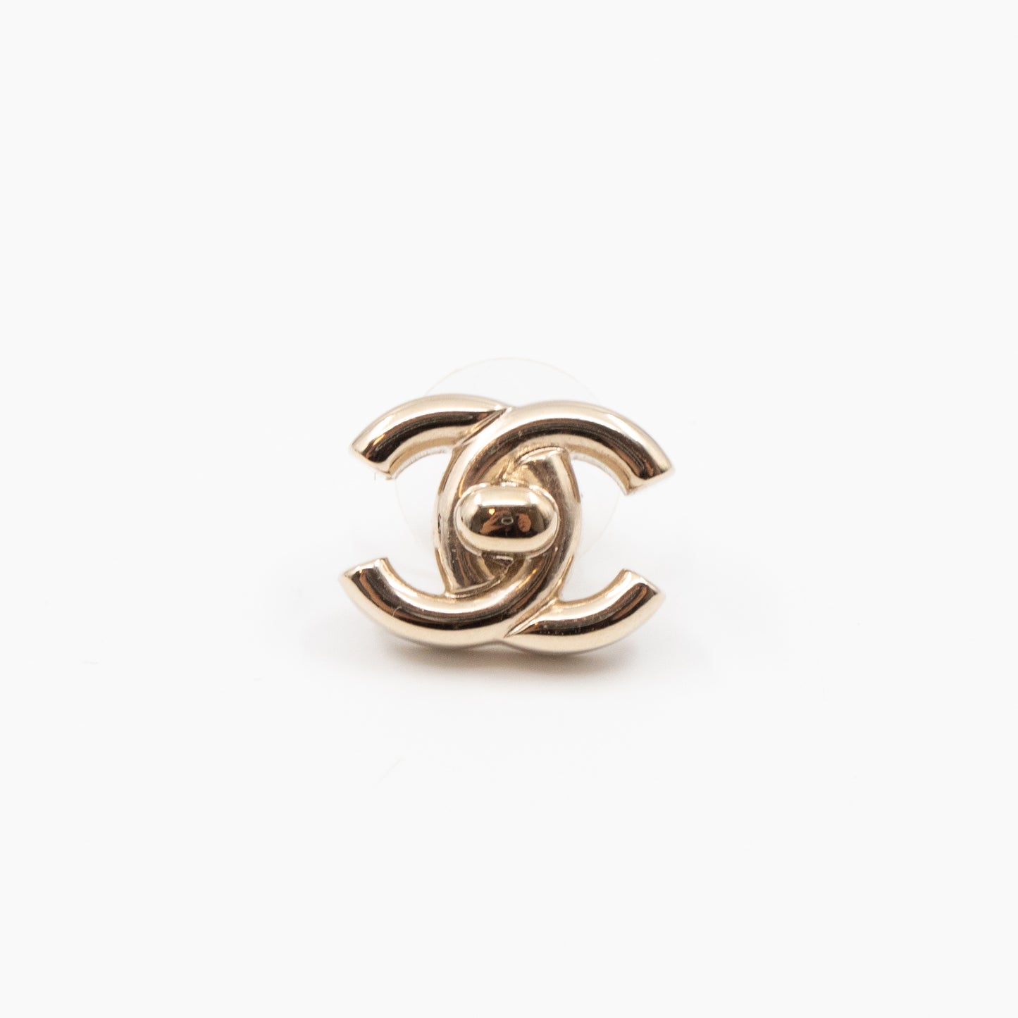 CC Turn-Lock Earrings Light Gold
