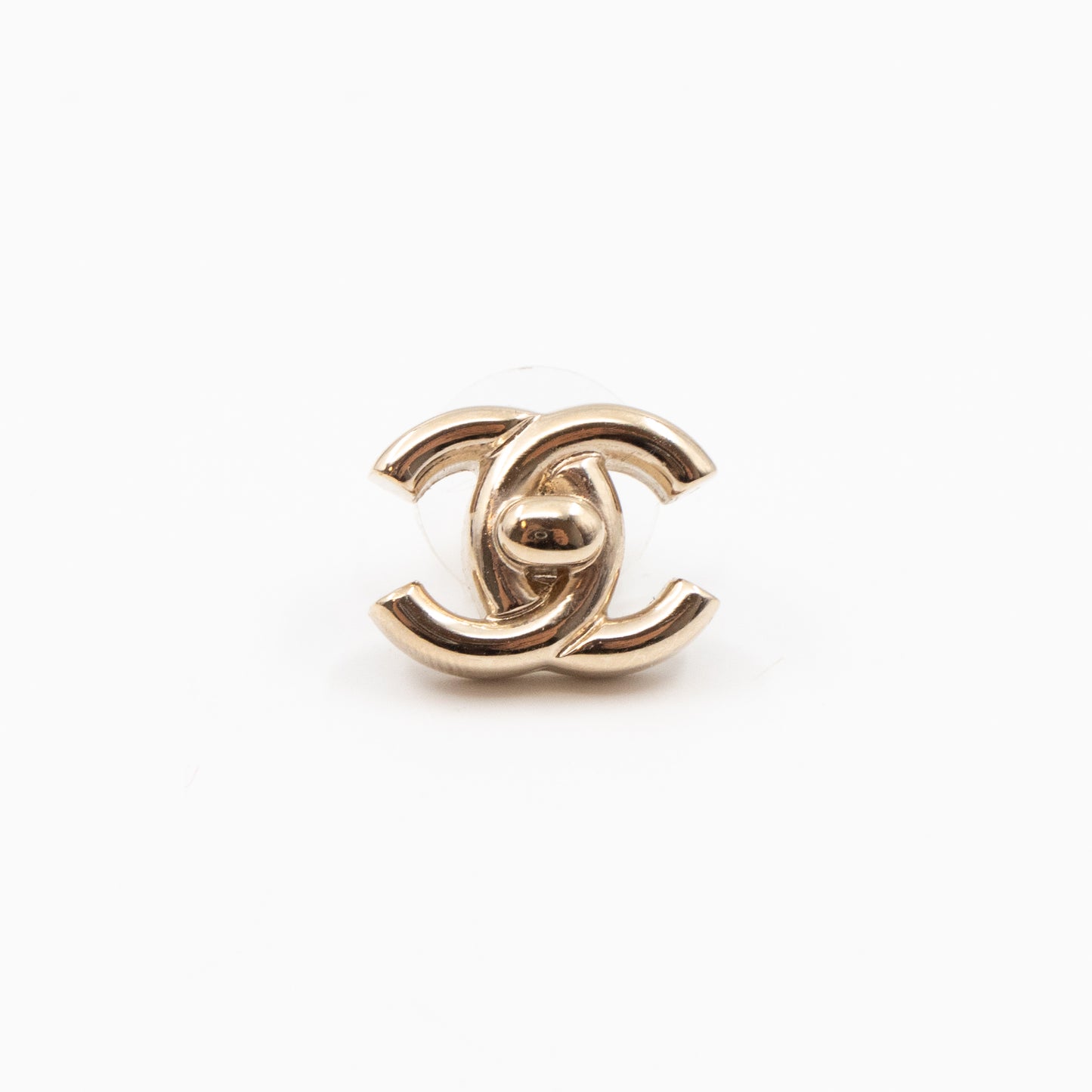 CC Turn-Lock Earrings Light Gold