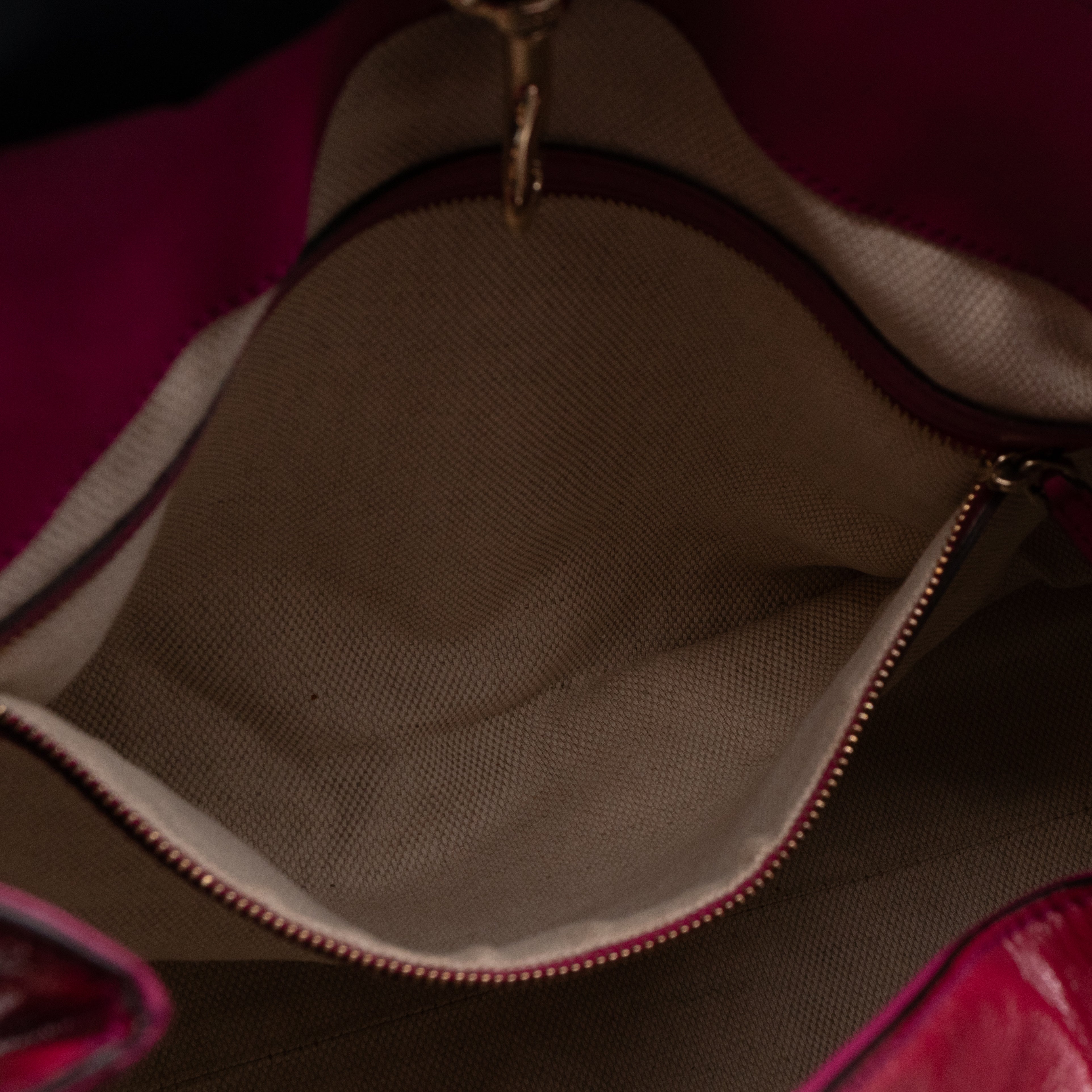 Soho Tassel Chain Tote Crumpled Patent Fuchsia