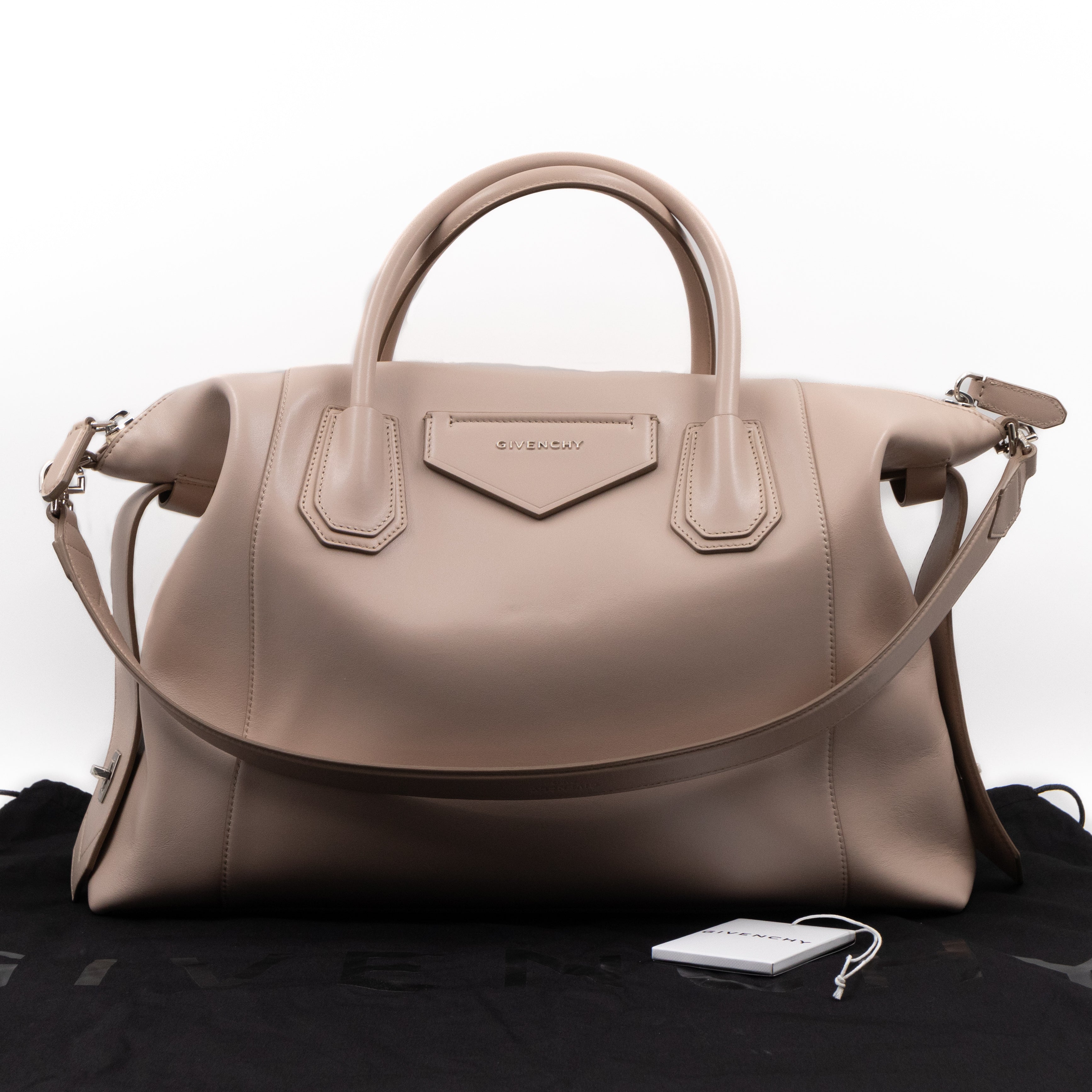 Antigona Soft Bag Medium Dune Leather