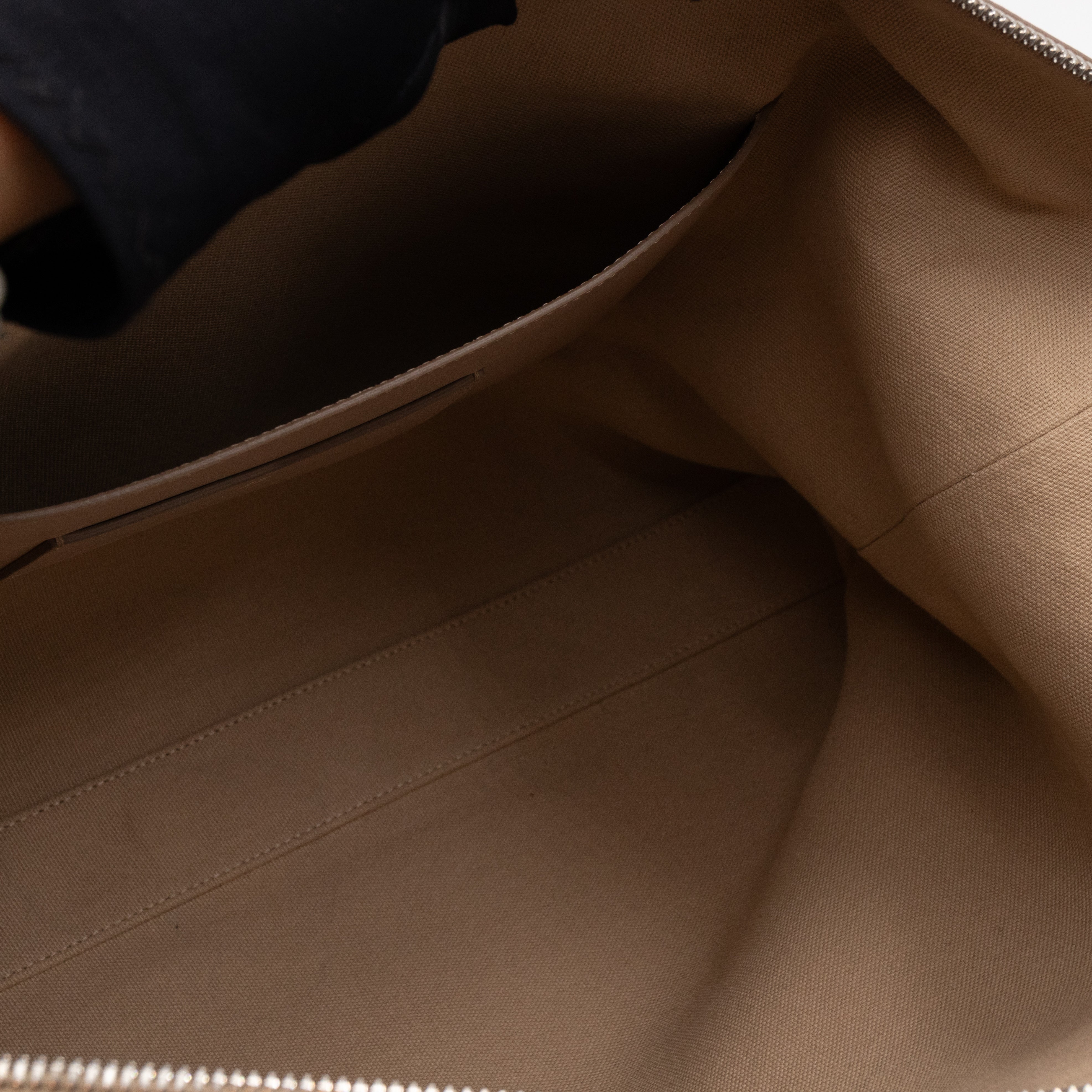 Antigona Soft Bag Medium Dune Leather