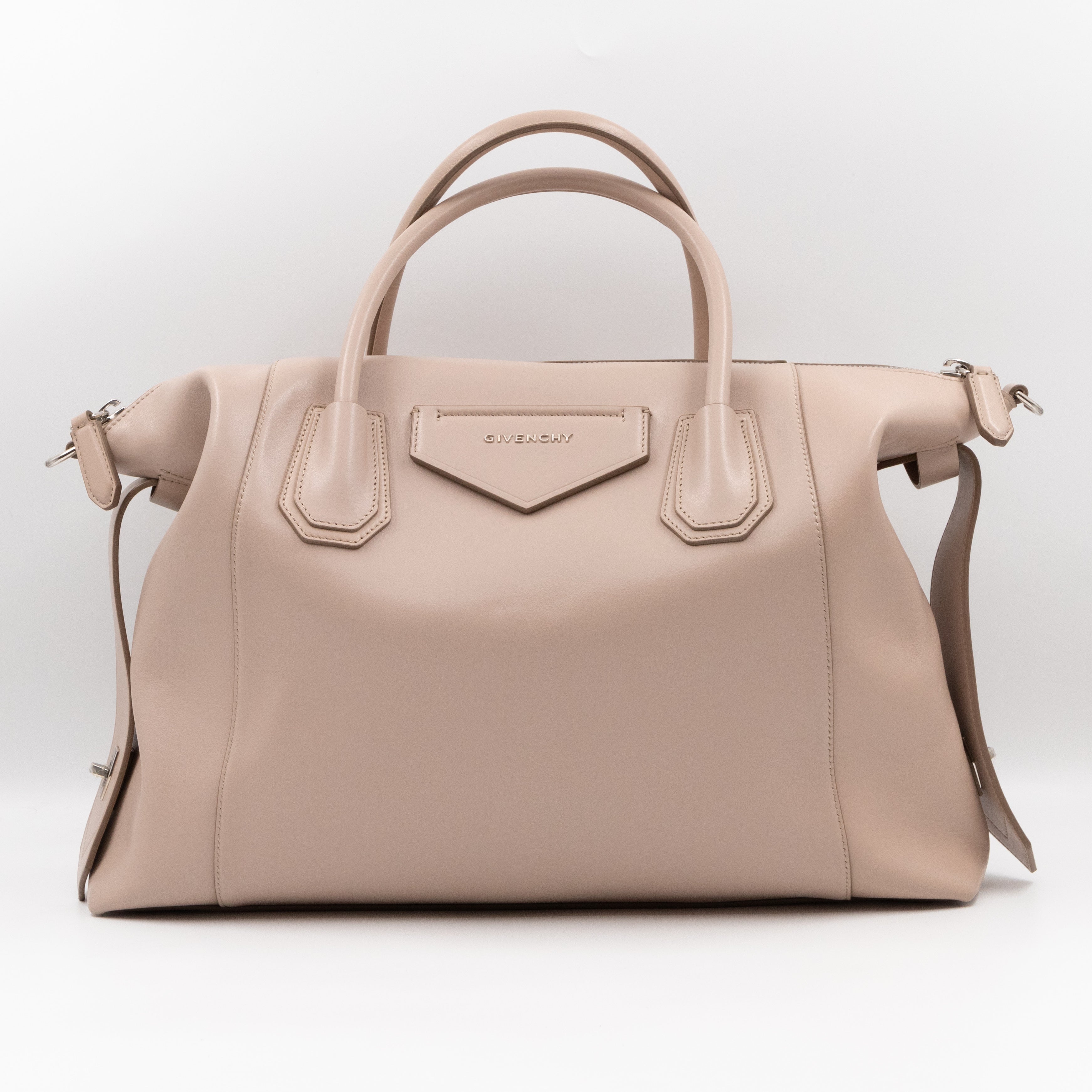 Antigona Soft Bag Medium Dune Leather