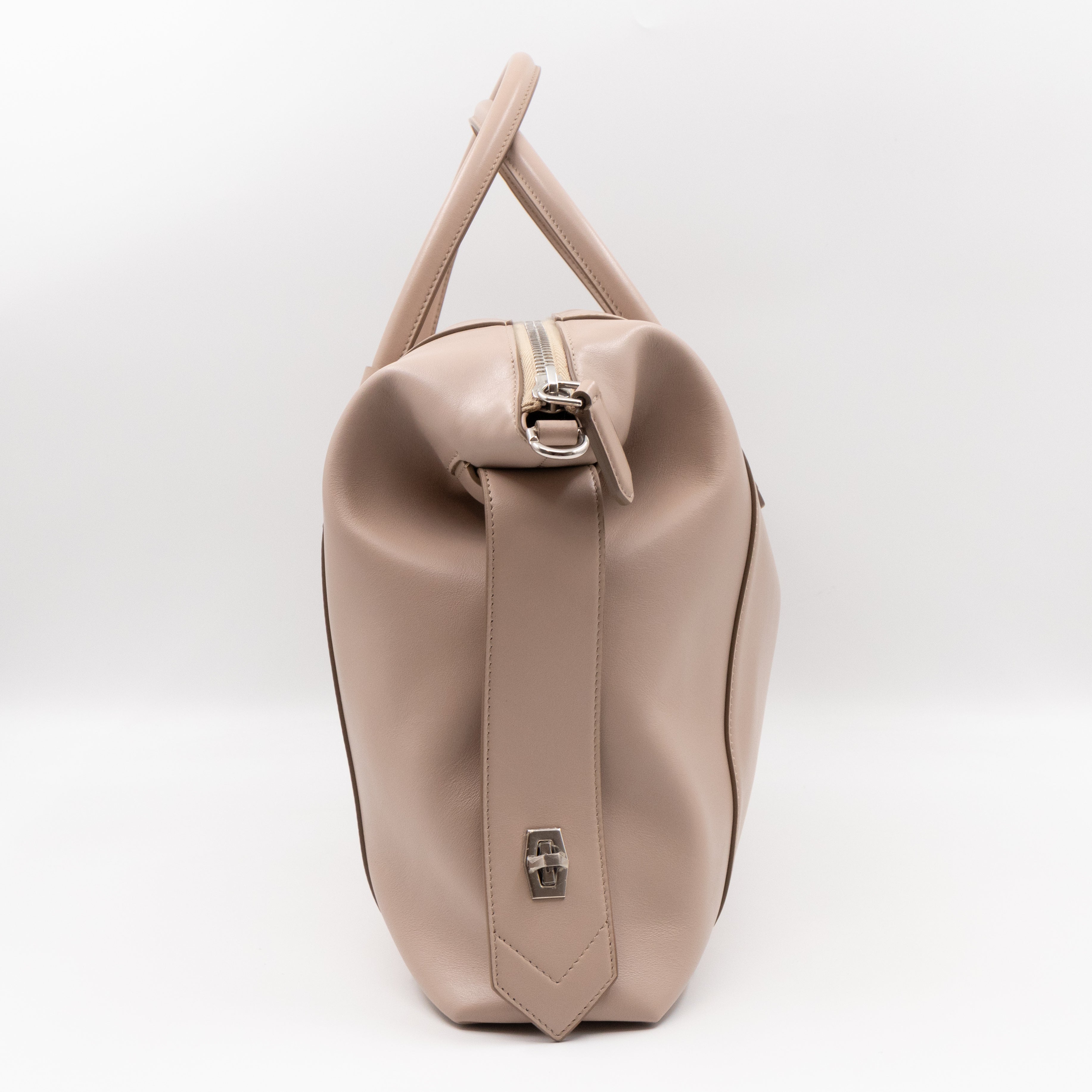 Antigona Soft Bag Medium Dune Leather