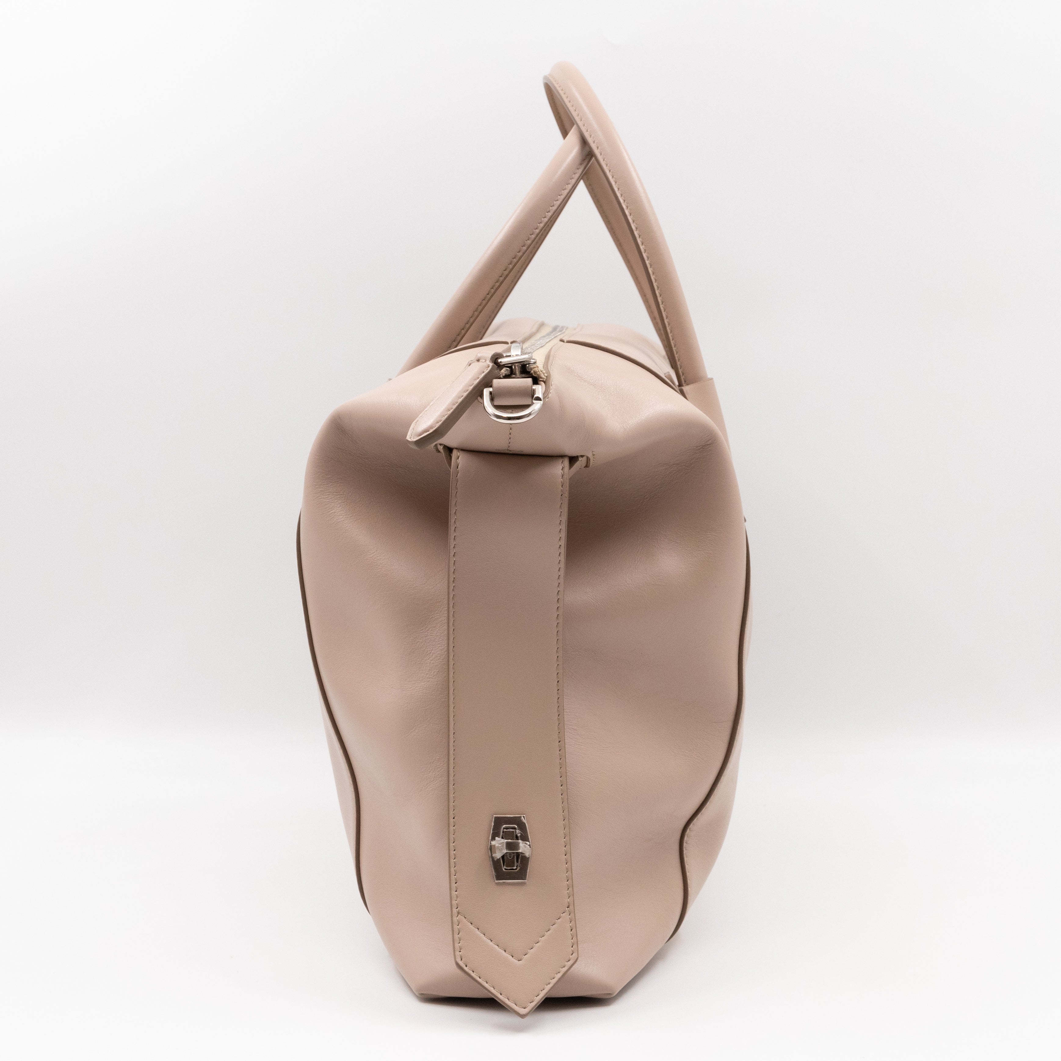 Antigona Soft Bag Medium Dune Leather