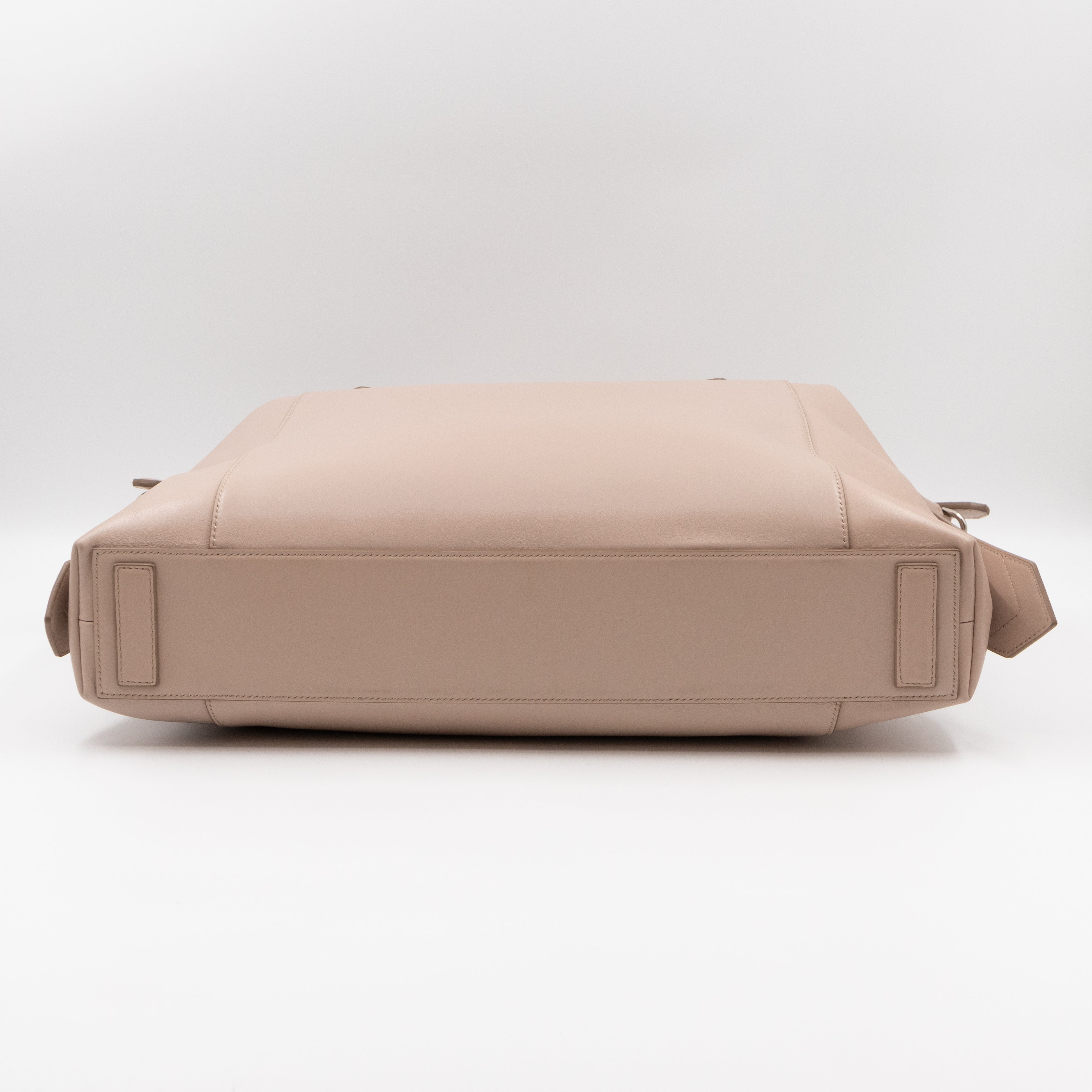 Antigona Soft Bag Medium Dune Leather