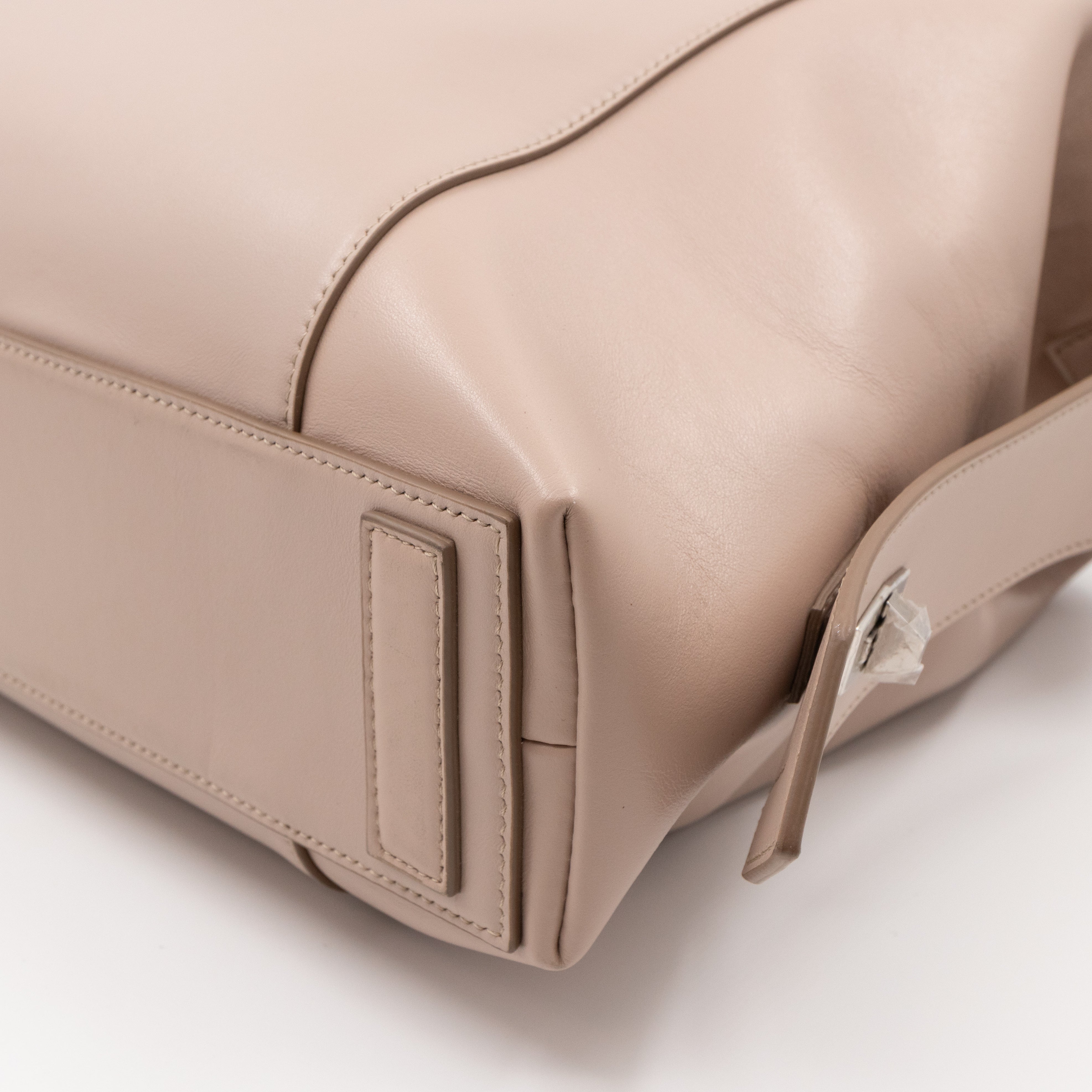 Antigona Soft Bag Medium Dune Leather