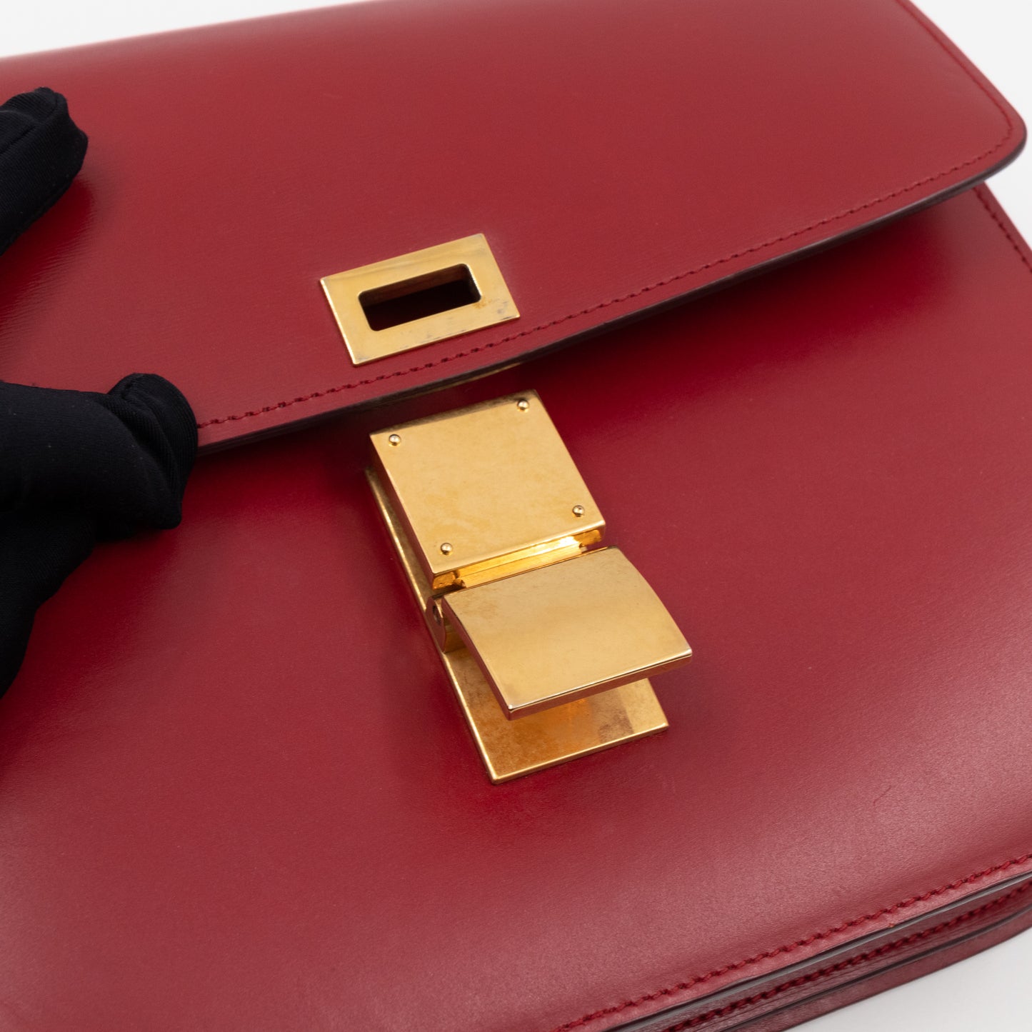 Classic Box Medium Rouge Leather