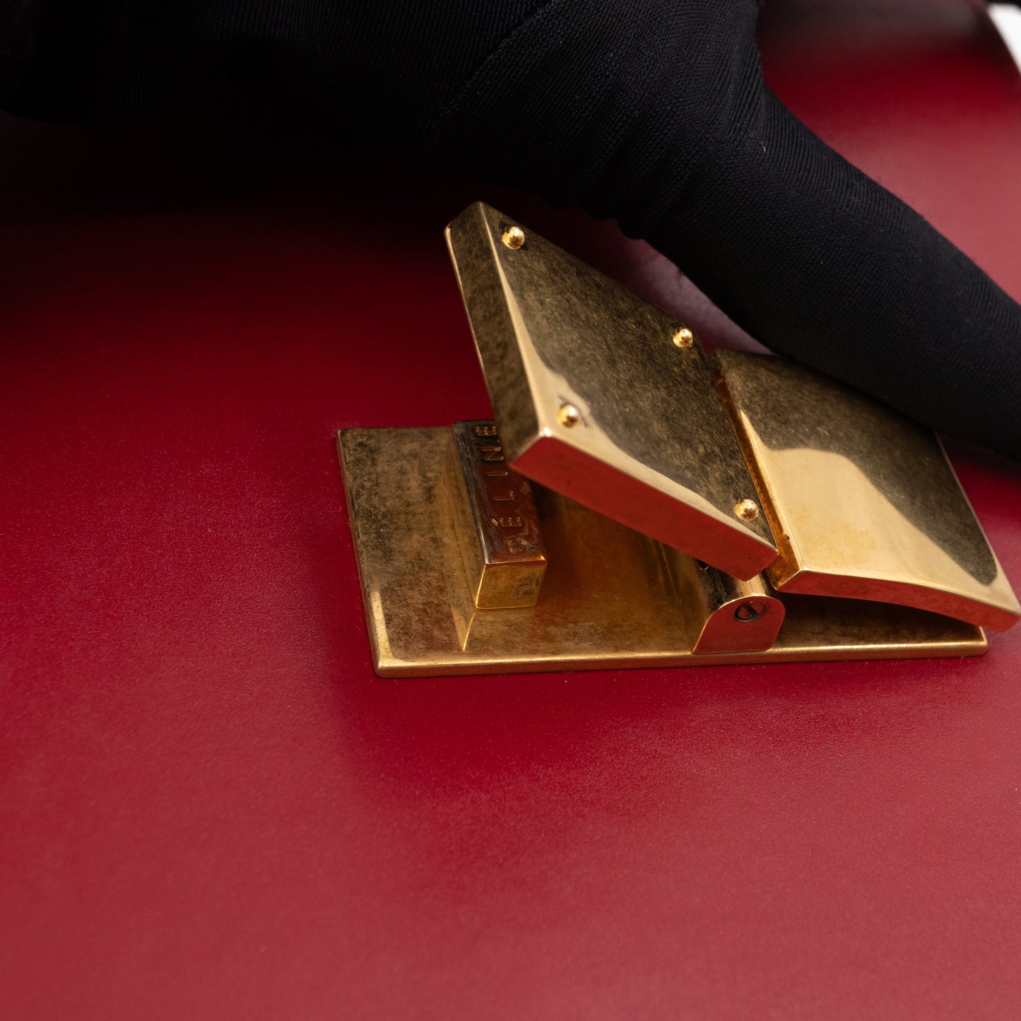 Classic Box Medium Rouge Leather