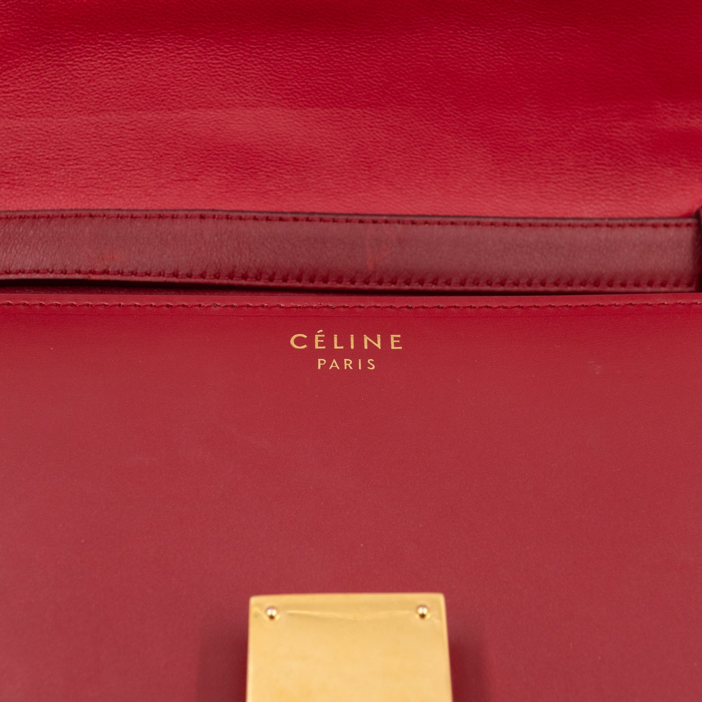 Classic Box Medium Rouge Leather