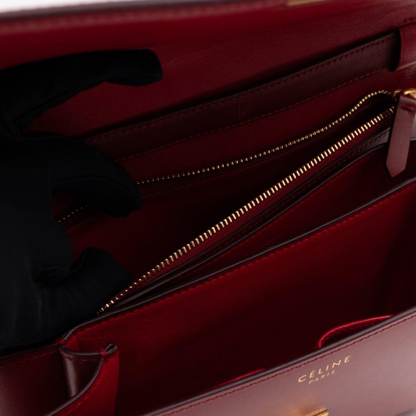 Classic Box Medium Rouge Leather