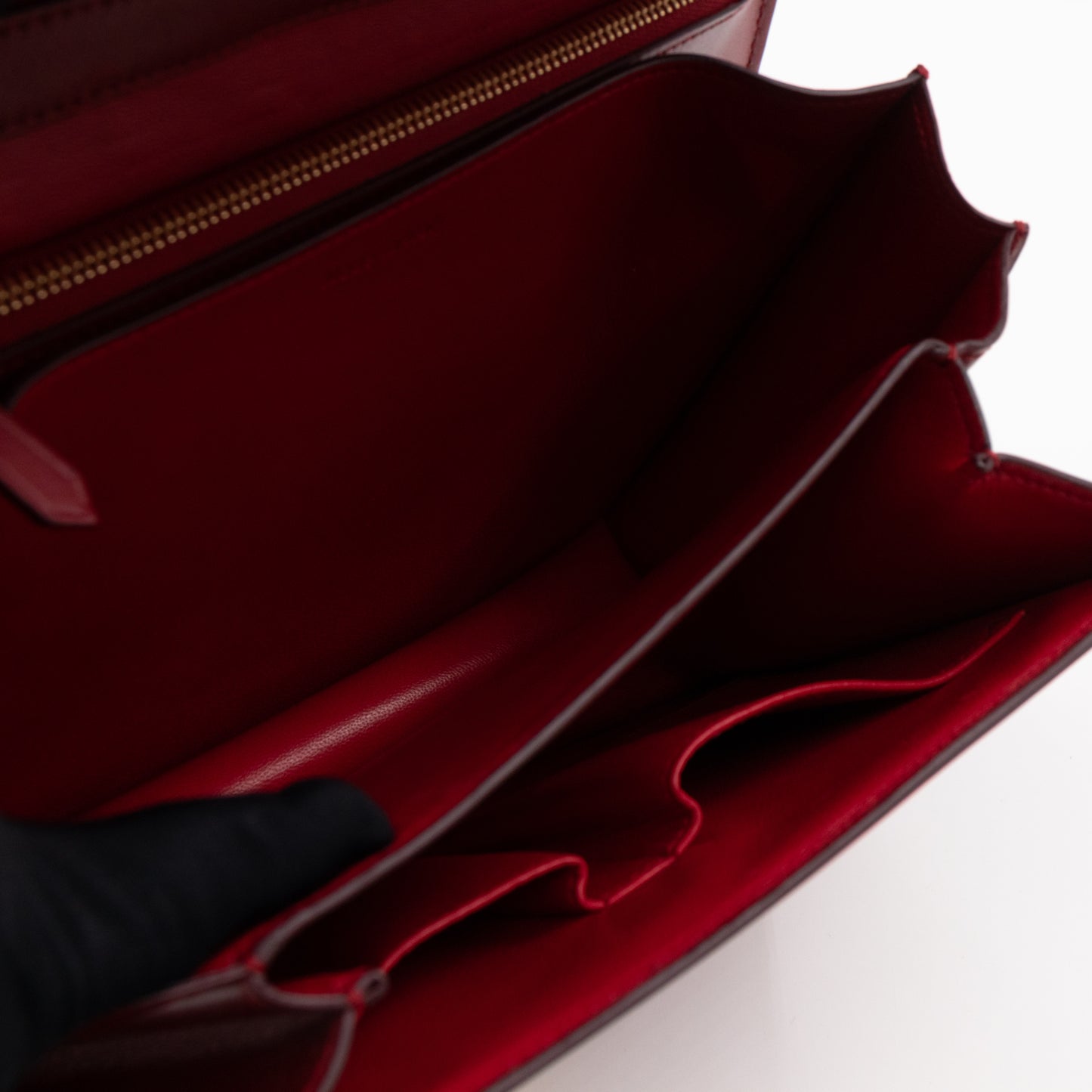 Classic Box Medium Rouge Leather
