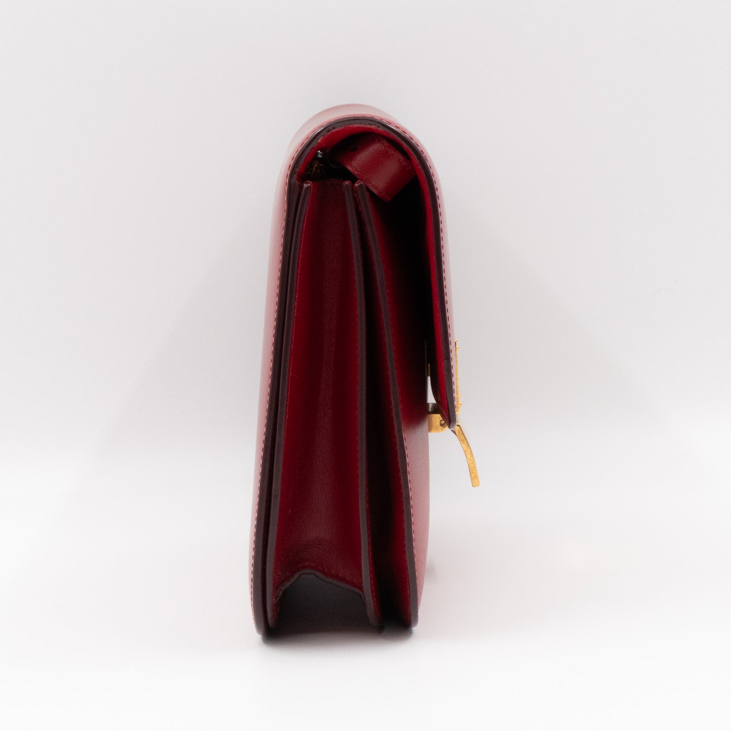 Classic Box Medium Rouge Leather