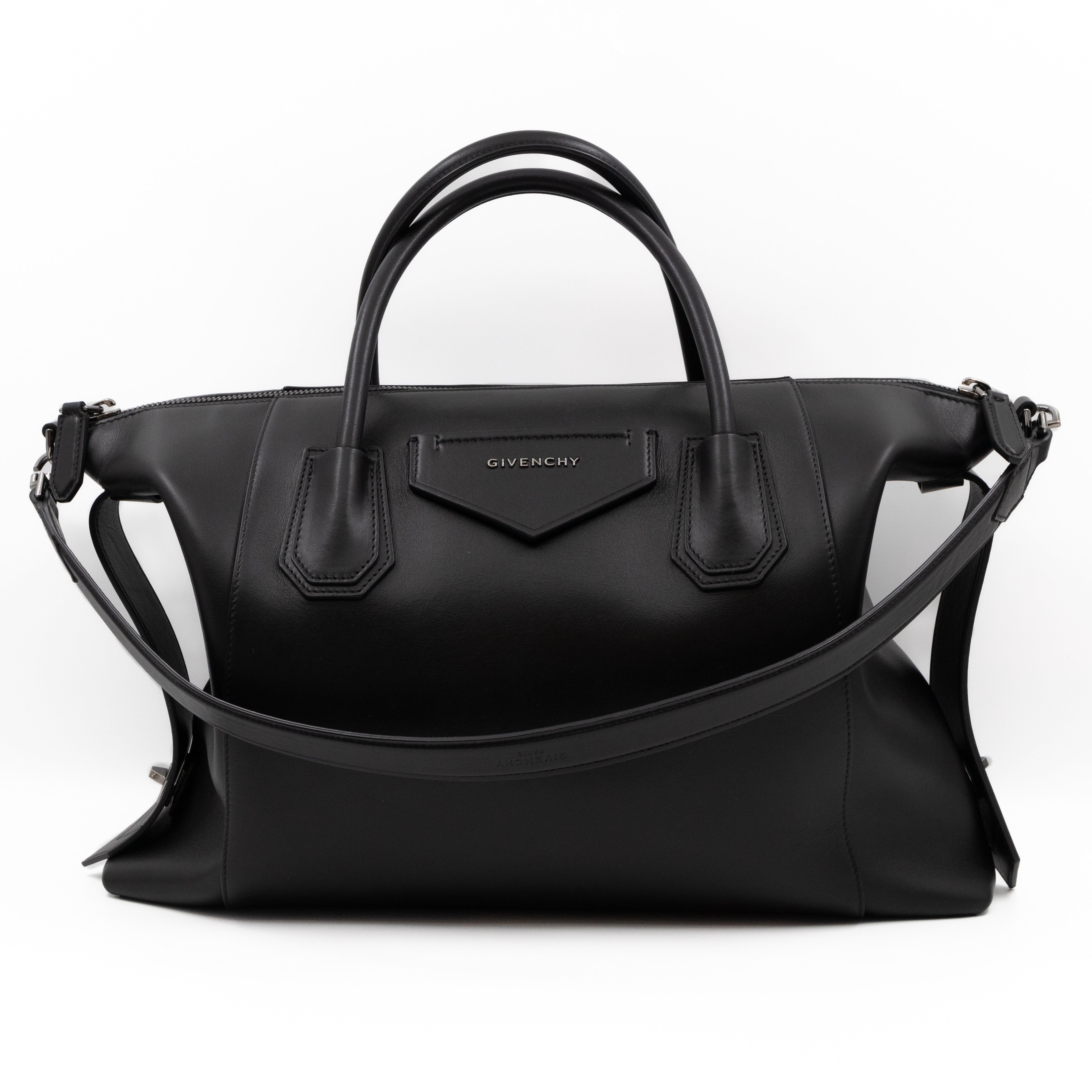 Antigona Soft Bag Medium Black Leather