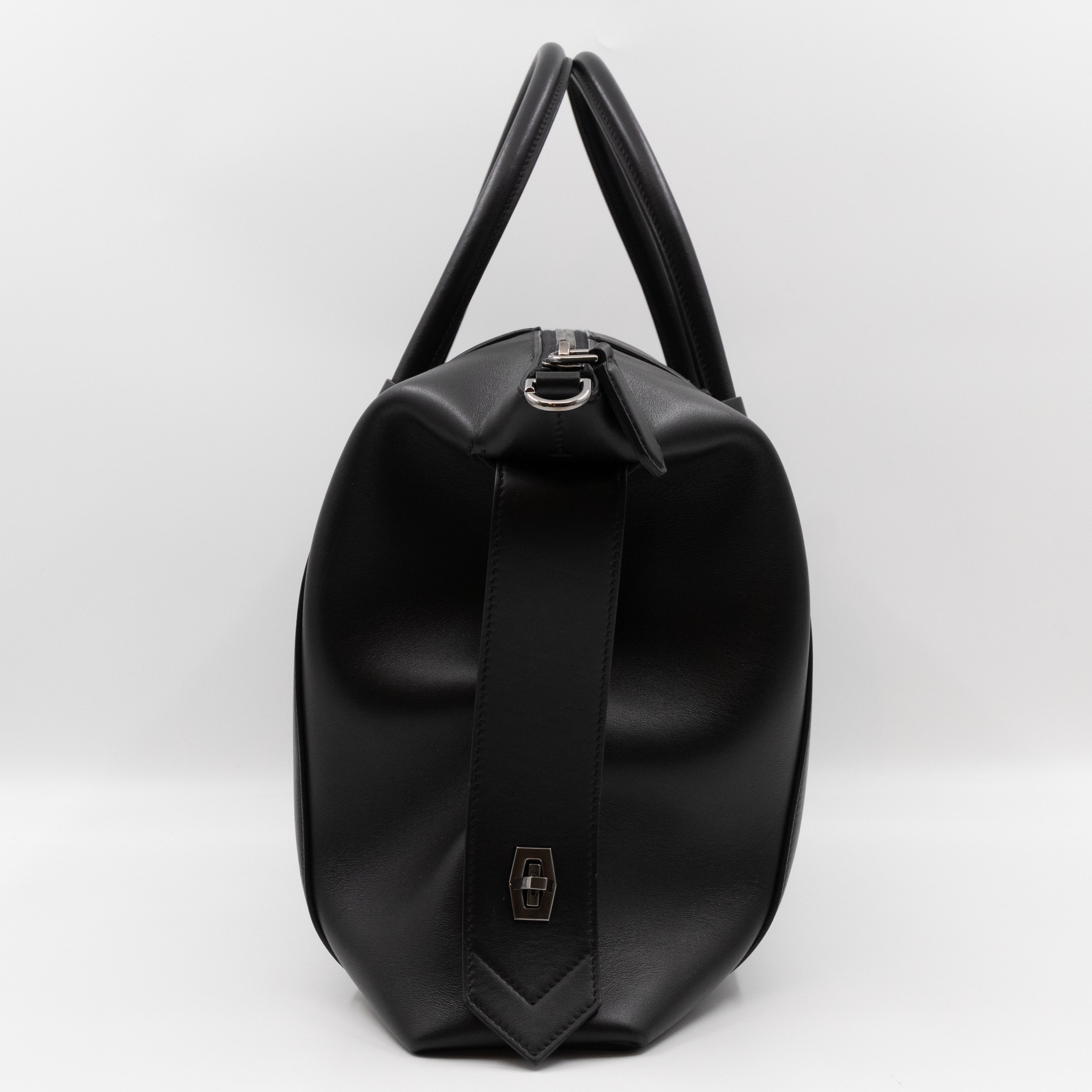 Antigona Soft Bag Medium Black Leather