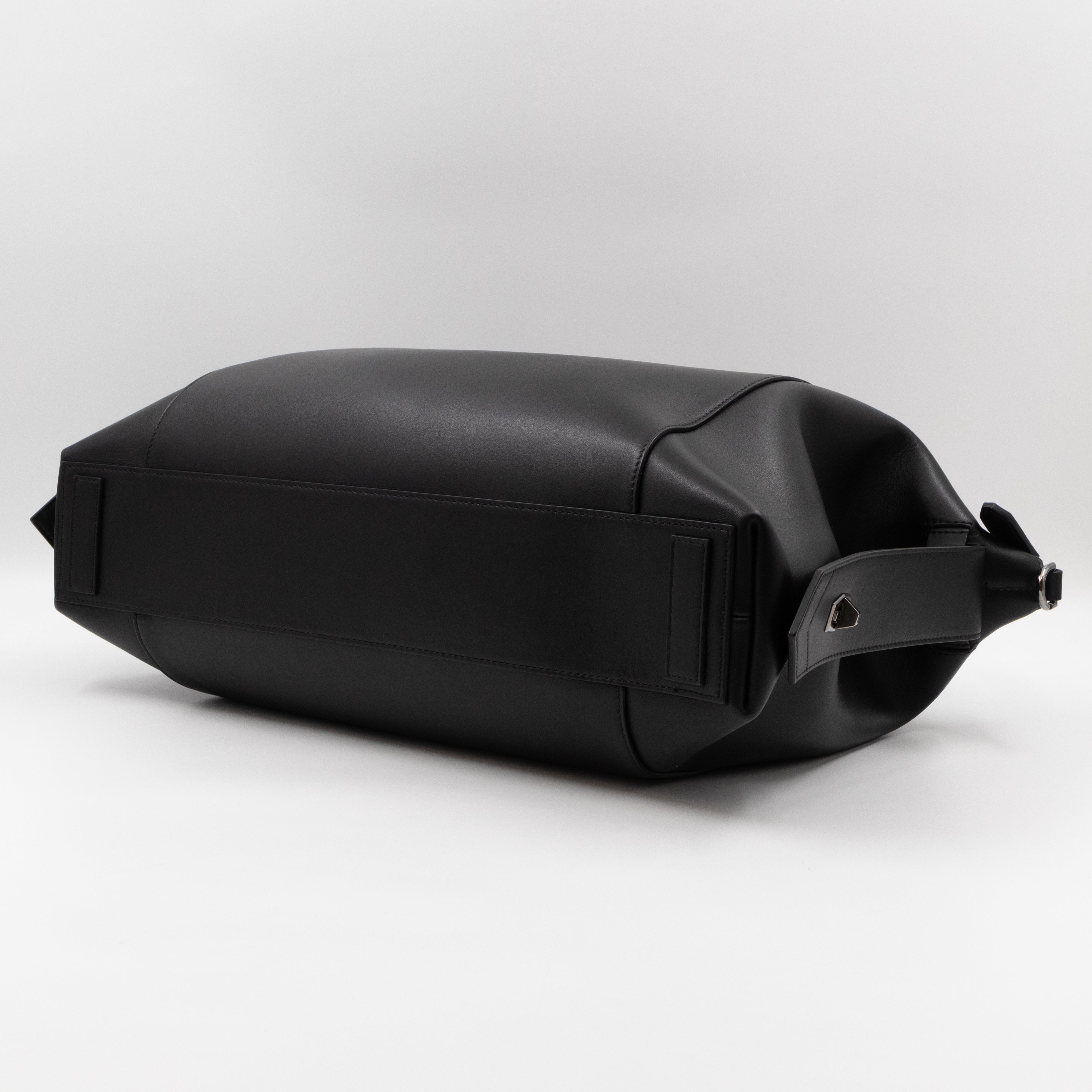 Antigona Soft Bag Medium Black Leather