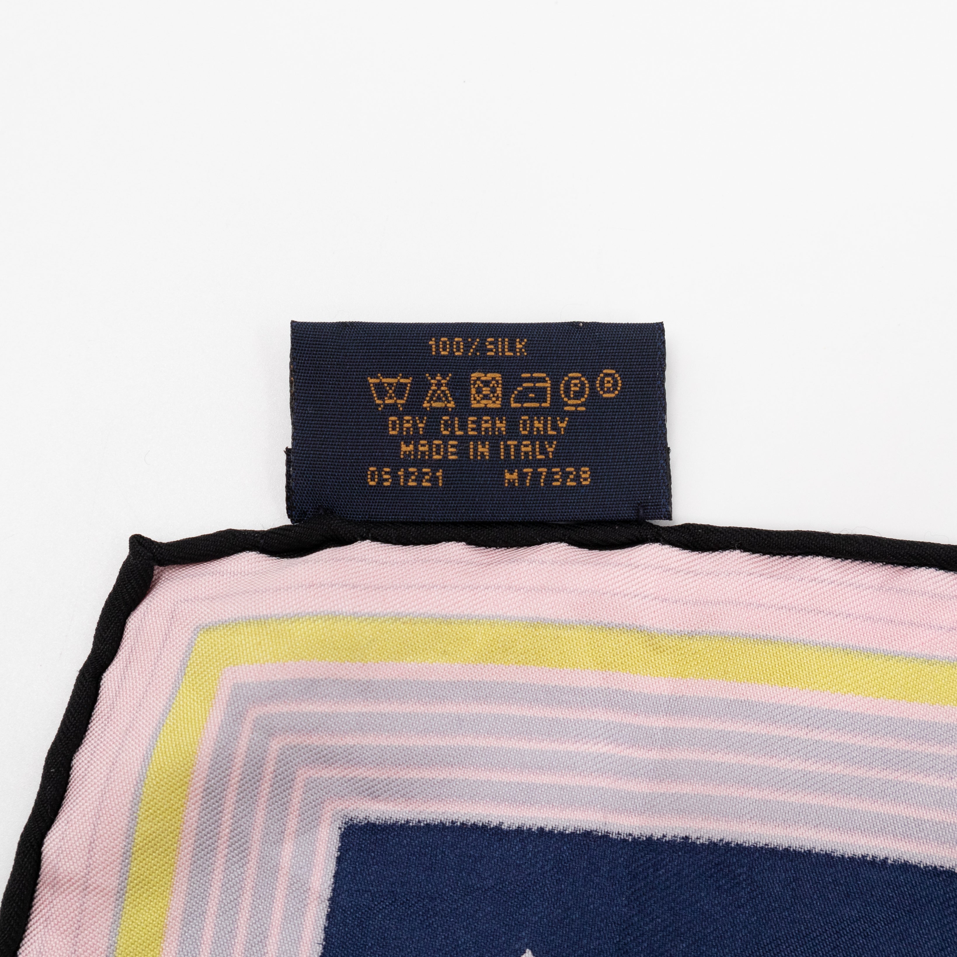 Game On Square Silk 90 Blue