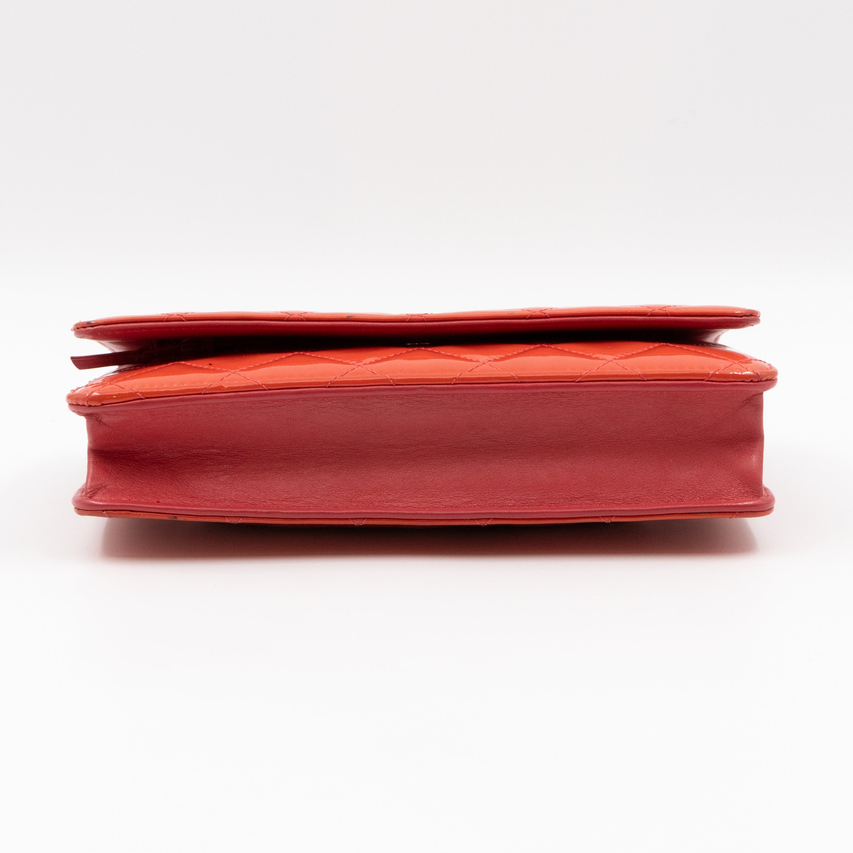Classic Wallet on Chain Coral Pink Patent Leather