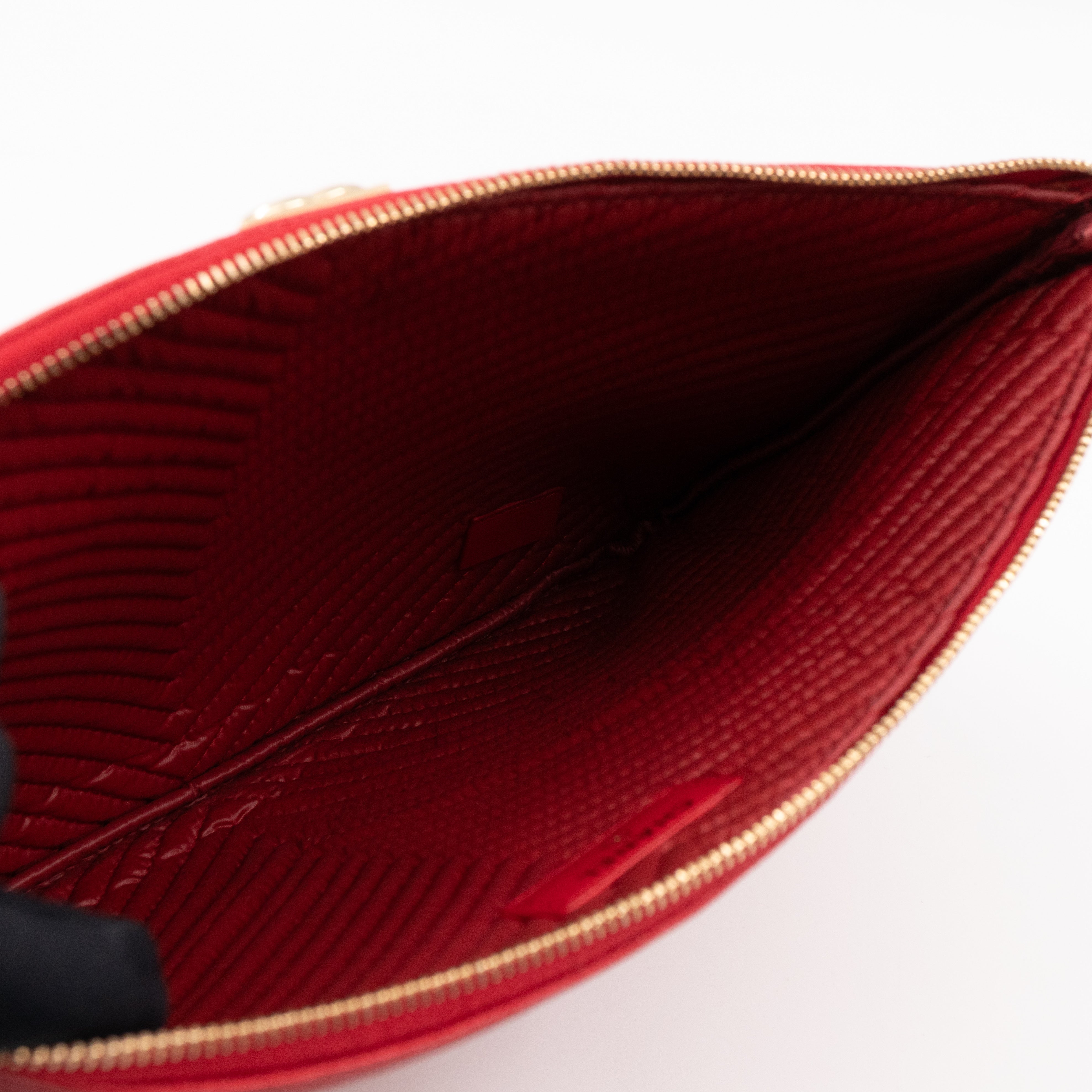 Medium O Case Boy Red Caviar Chevron