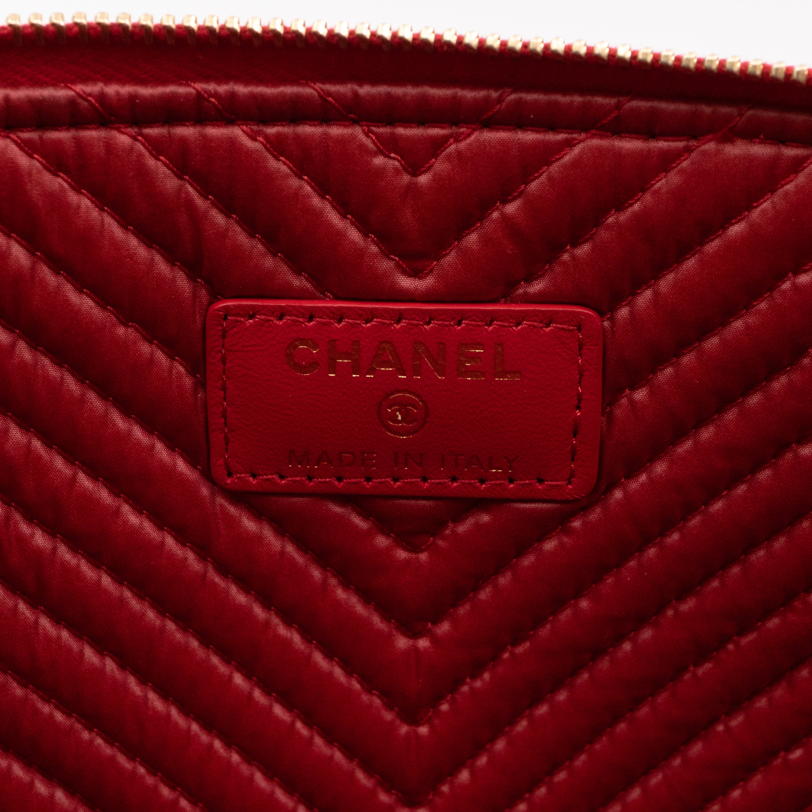 Medium O Case Boy Red Caviar Chevron
