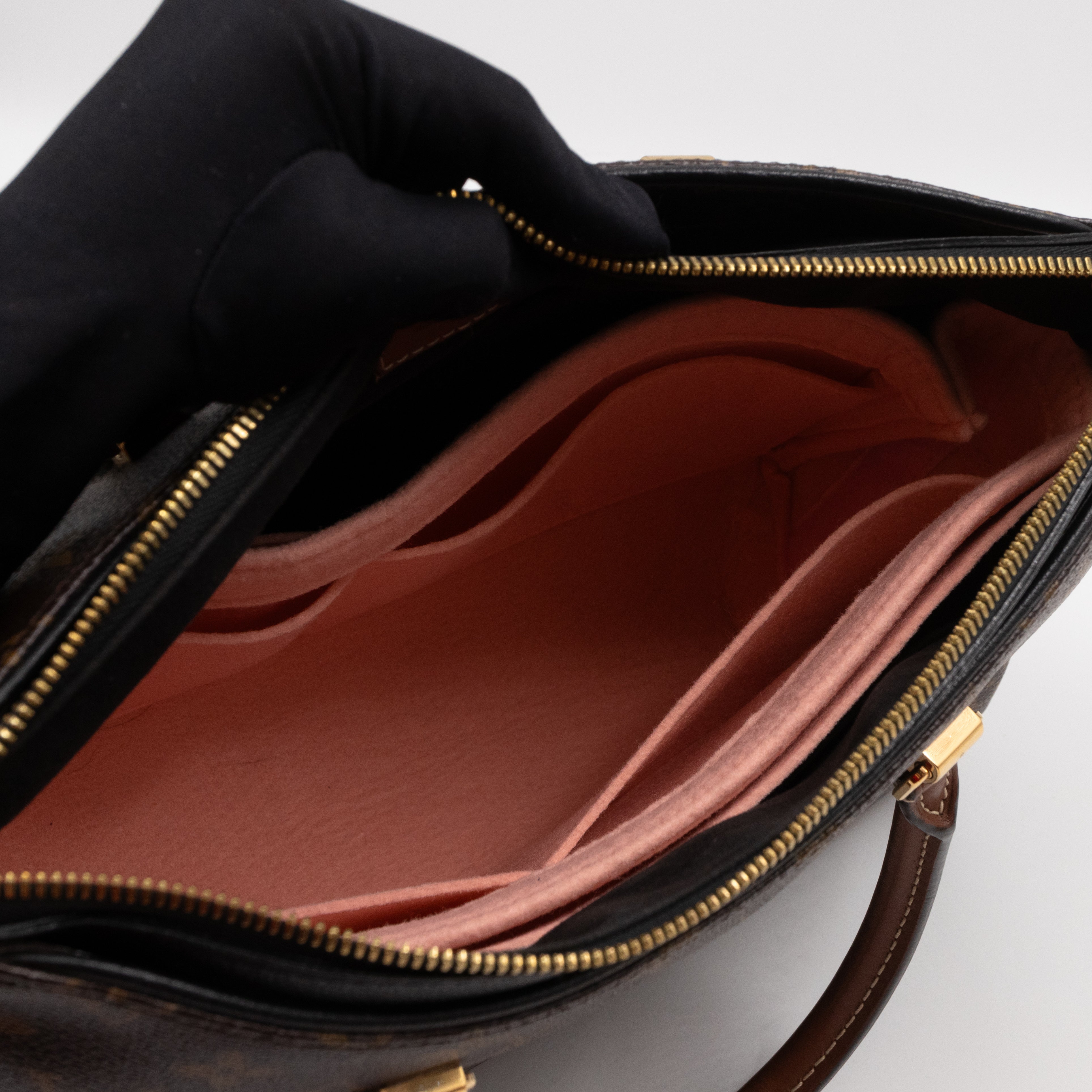 Pallas Monogram Black