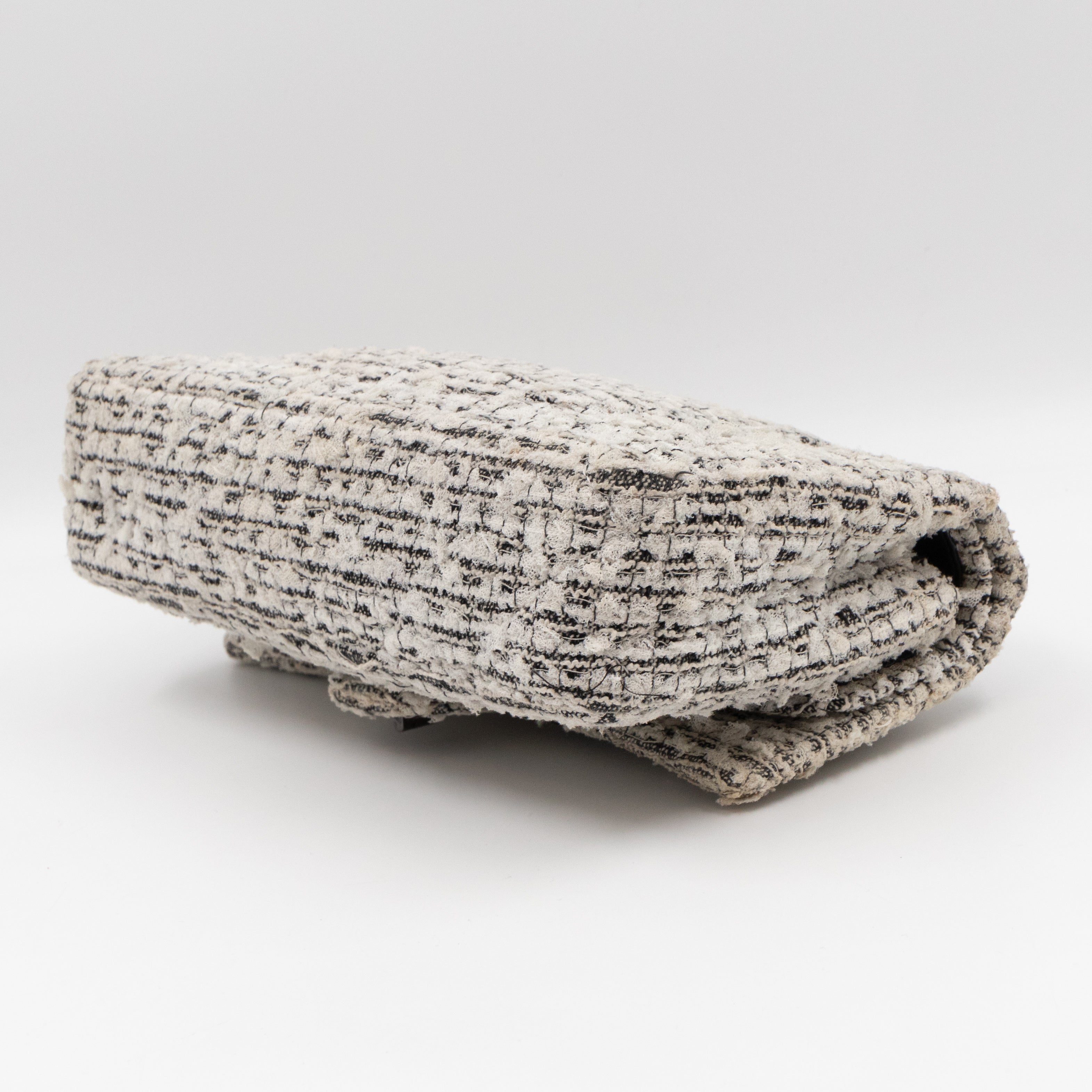 Gardens Charms 2.55 Reissue Flap Bag White Black Tweed