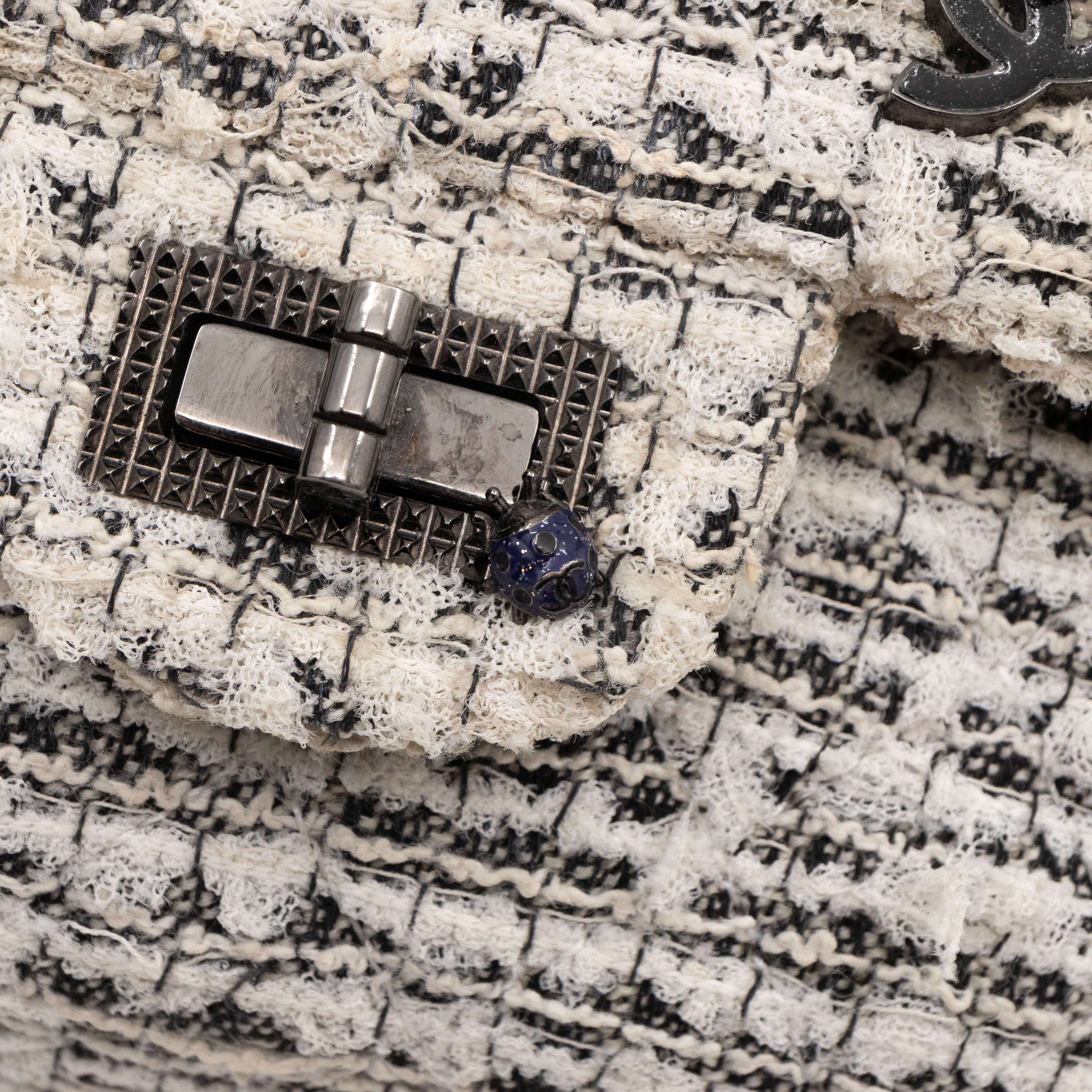 Gardens Charms 2.55 Reissue Flap Bag White Black Tweed