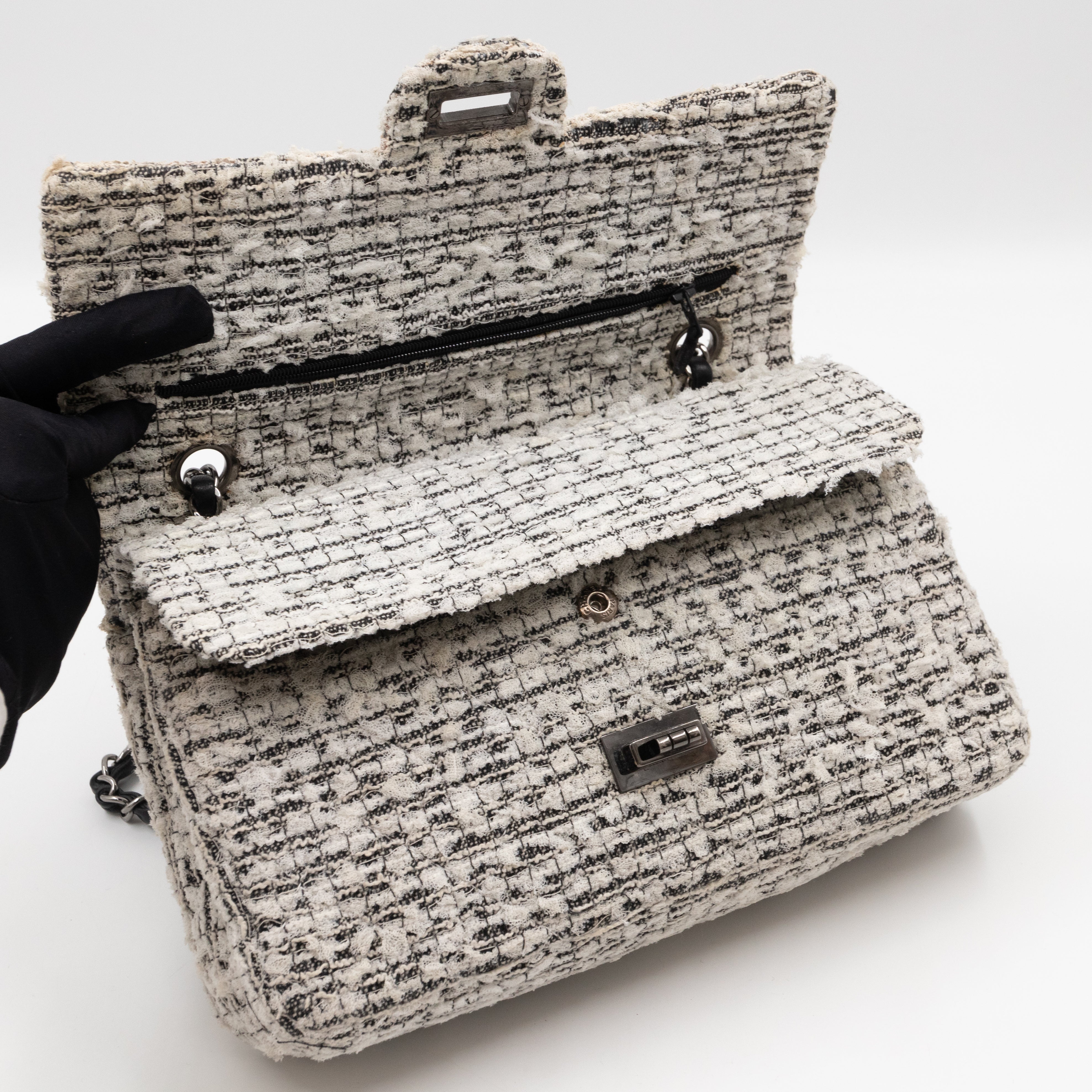 Gardens Charms 2.55 Reissue Flap Bag White Black Tweed