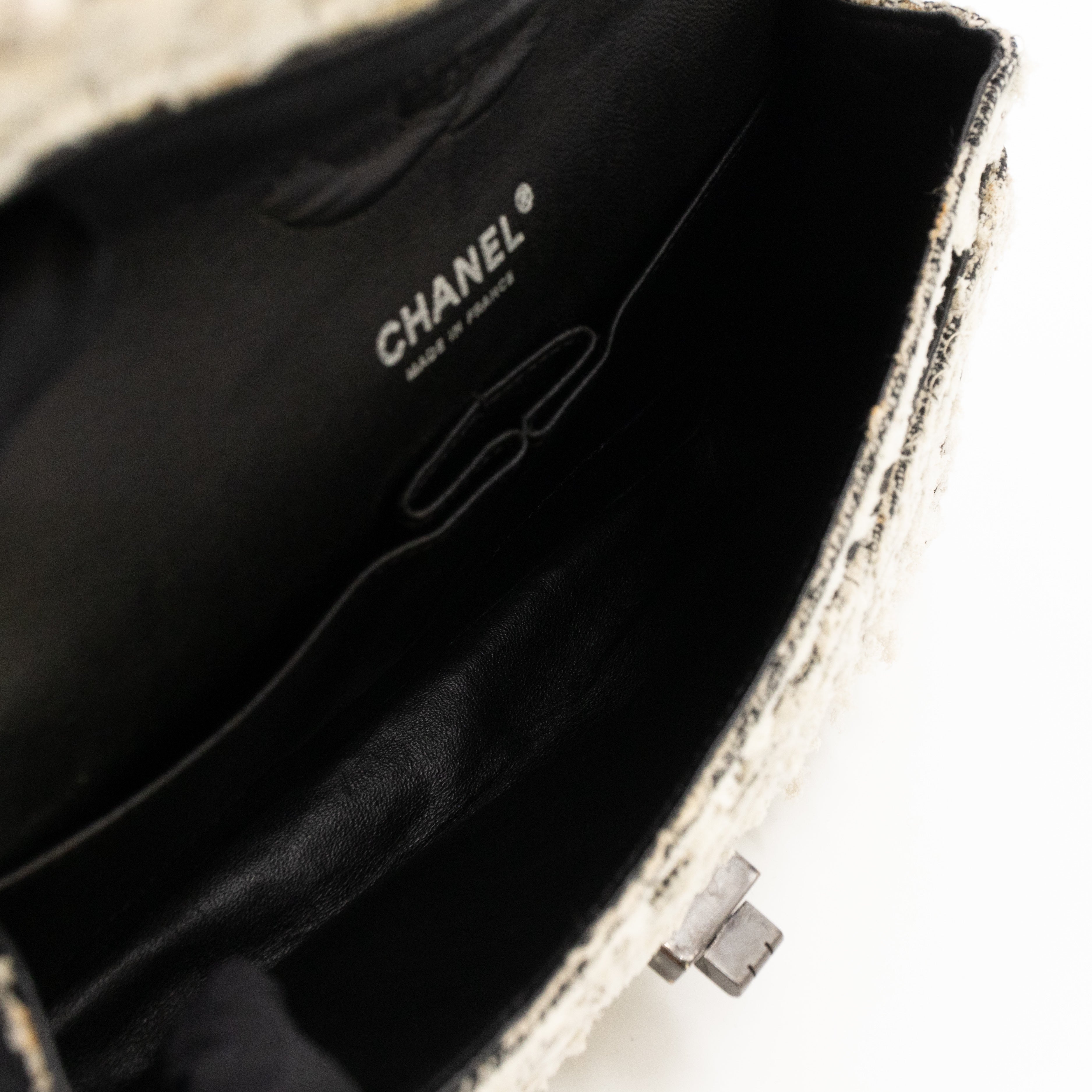 Gardens Charms 2.55 Reissue Flap Bag White Black Tweed