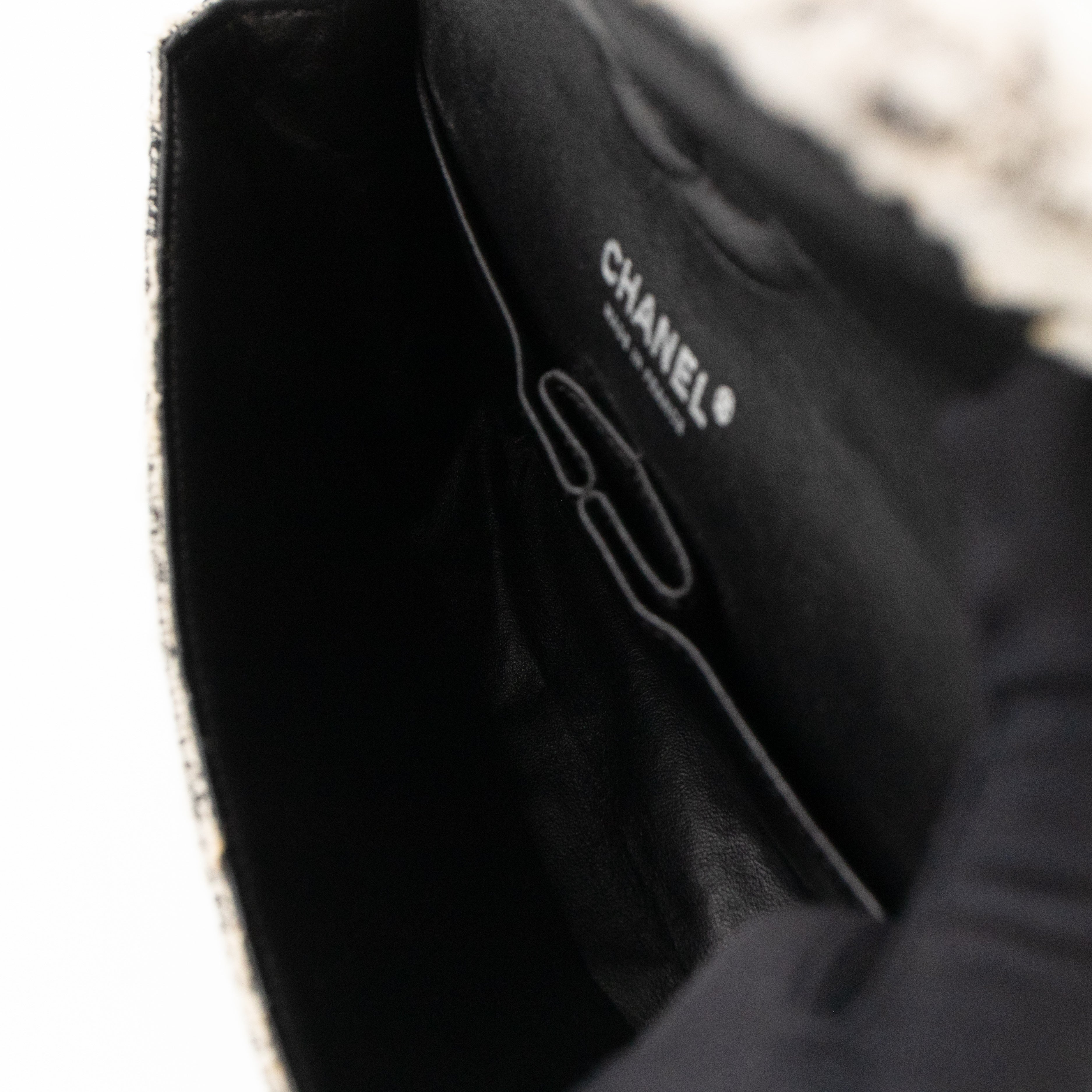 Gardens Charms 2.55 Reissue Flap Bag White Black Tweed